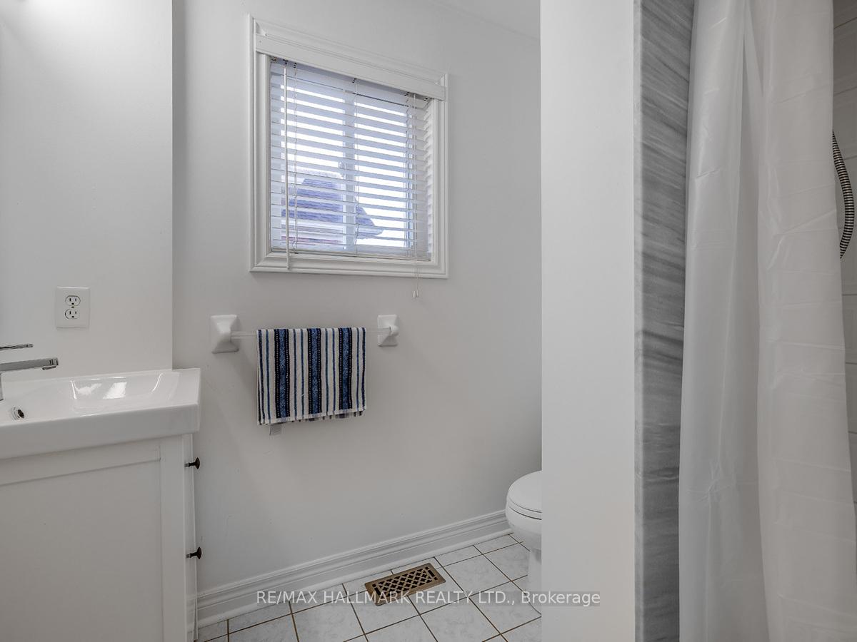 Photo 14 of 101 Kale Crescent, Vaughan, Maple — HOMEH