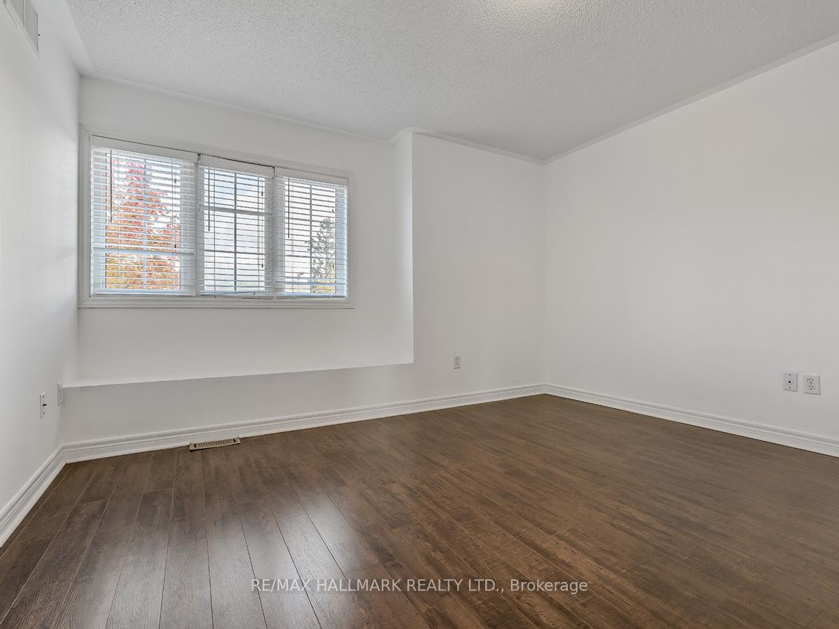 Photo 15 of 101 Kale Crescent, Vaughan, Maple — HOMEH