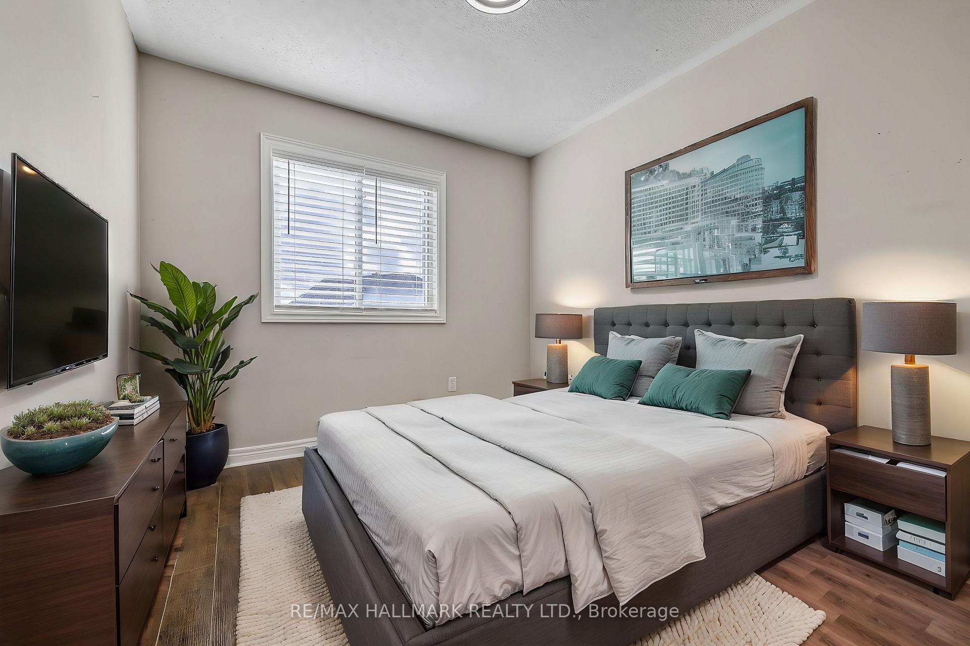 Photo 16 of 101 Kale Crescent, Vaughan, Maple — HOMEH