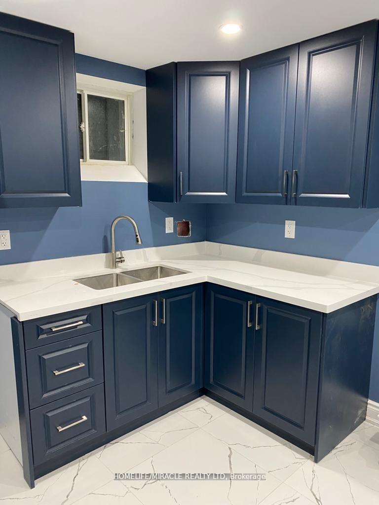 Photo 2 of 5 Farringdon Crescent, Brampton, Northwest Brampton — HOMEH