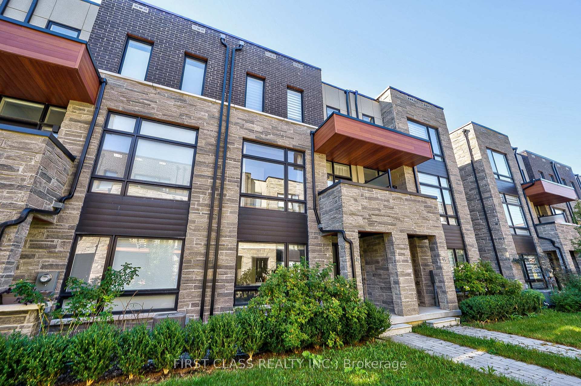 Front of 14 Mogul Road