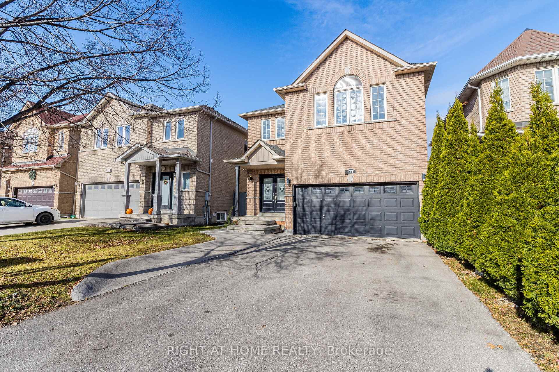 Photo 2 of 137 Queen Isabella Crescent, Vaughan, Vellore Village — HOMEH