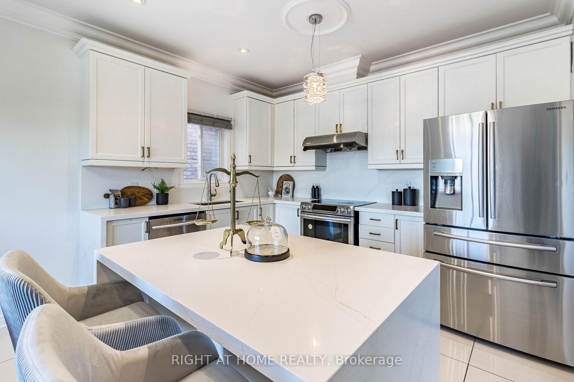 Photo 10 of 137 Queen Isabella Crescent, Vaughan, Vellore Village — HOMEH