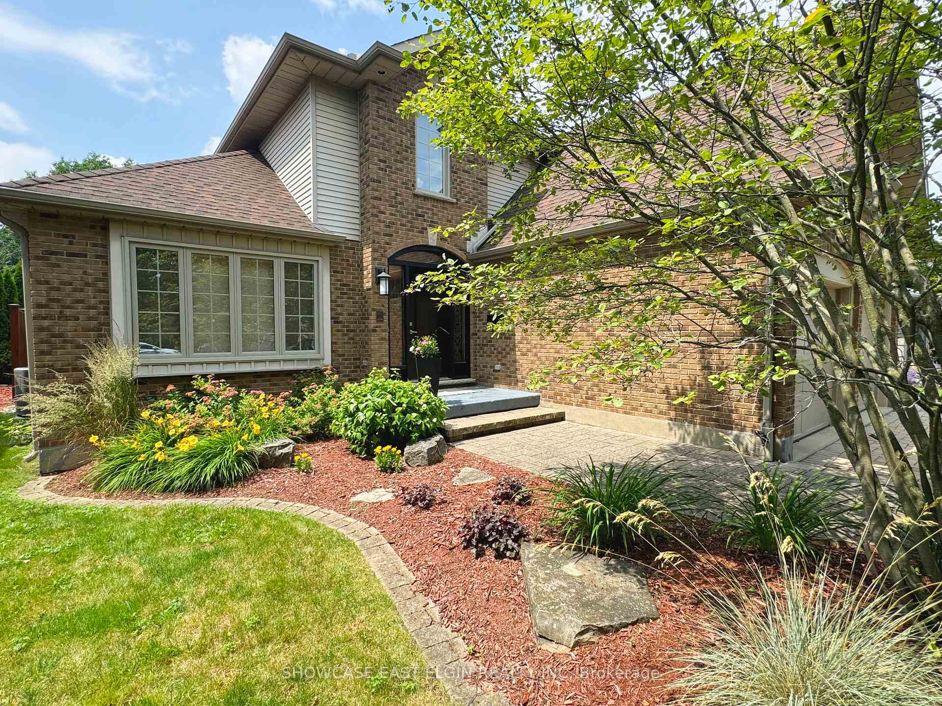Photo 4 of 28 Sinclair Crescent, Aylmer — HOMEH