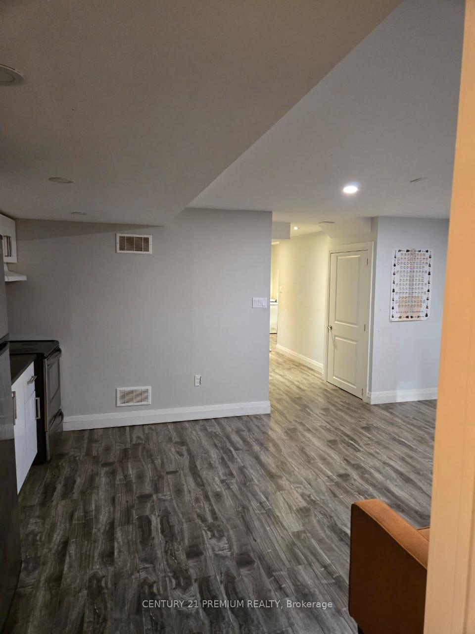 Photo 4 of 49 Clearfield Drive, Brampton, Bram East — HOMEH