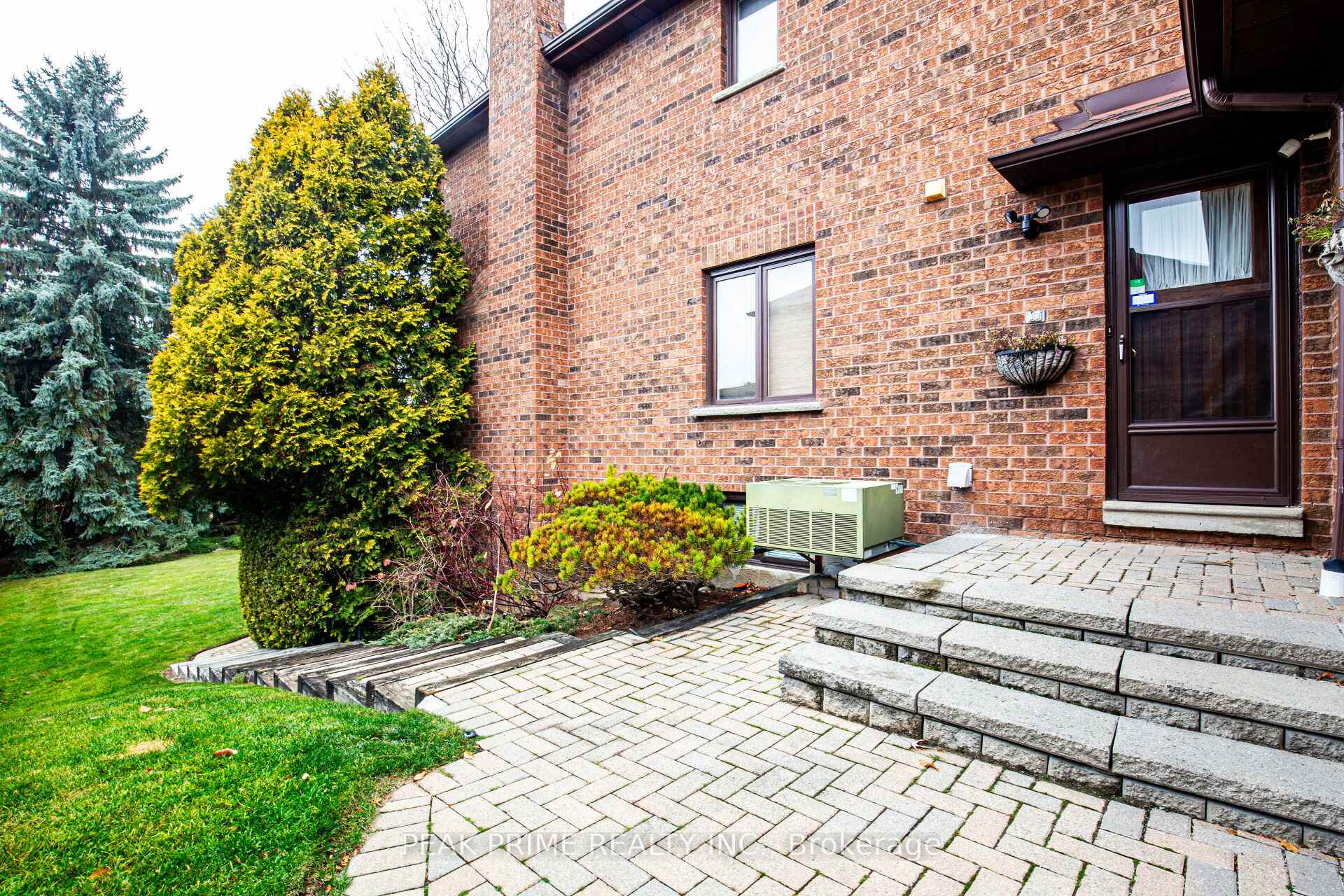 Photo 4 of 120 Bell Harbour Place, Vaughan, East Woodbridge — HOMEH