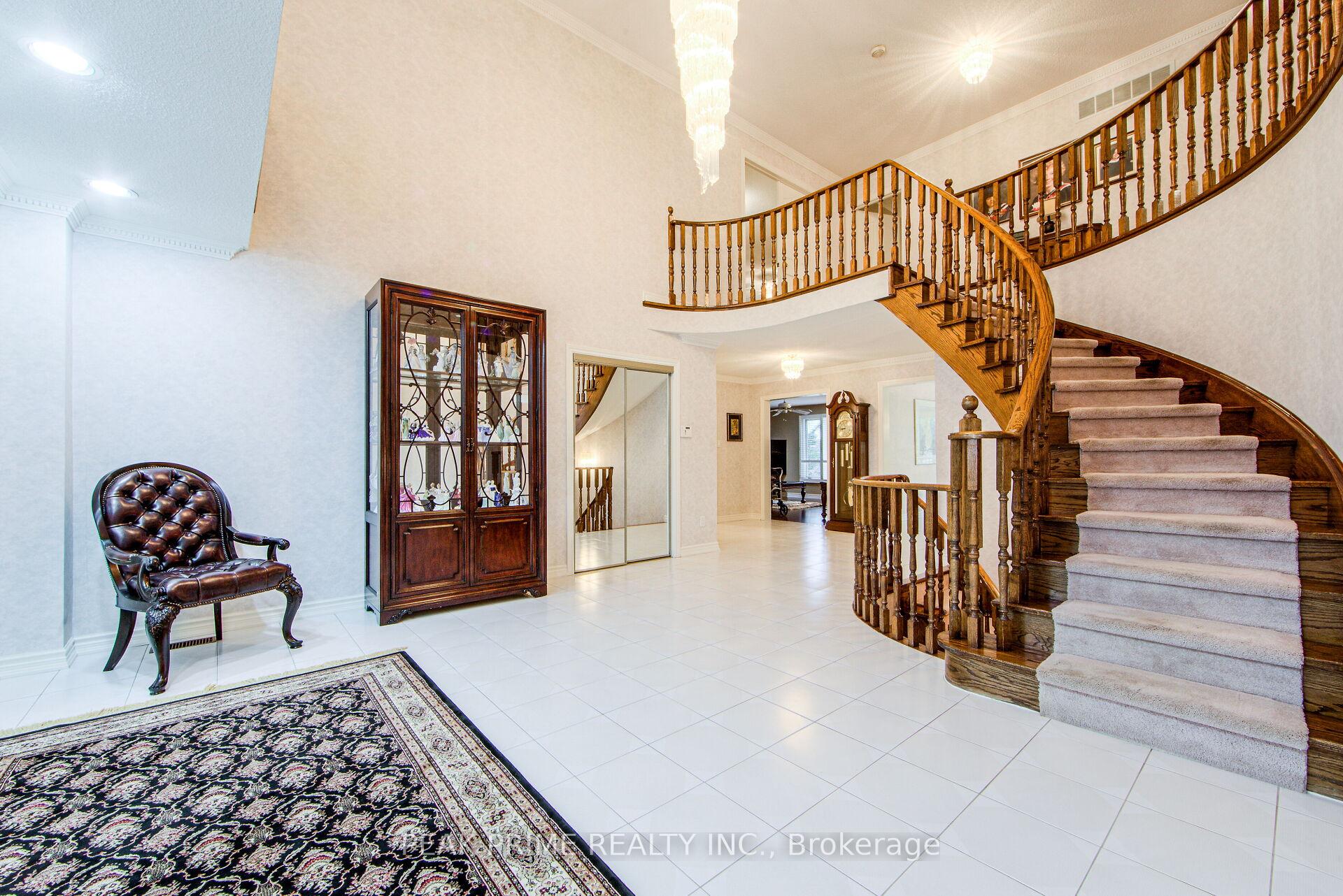 Photo 7 of 120 Bell Harbour Place, Vaughan, East Woodbridge — HOMEH