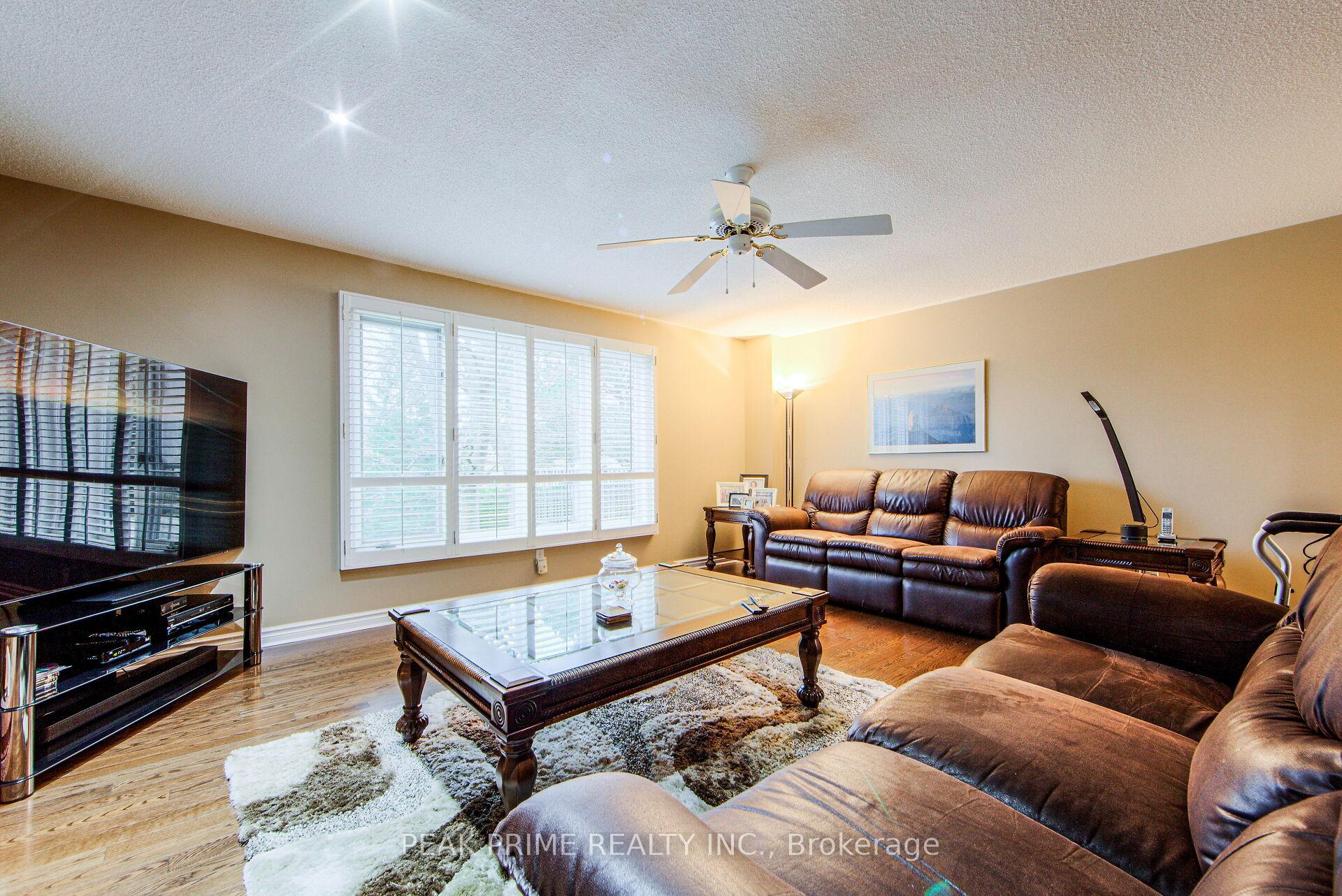 Photo 12 of 120 Bell Harbour Place, Vaughan, East Woodbridge — HOMEH