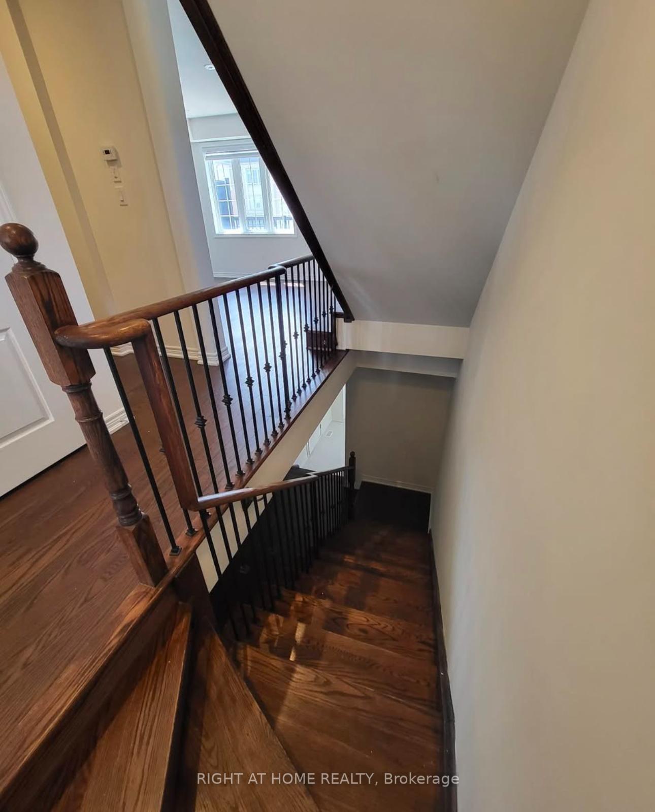 Photo 3 of Unit Unit A, 27 Hashmi Place, Brampton, Credit Valley — HOMEH