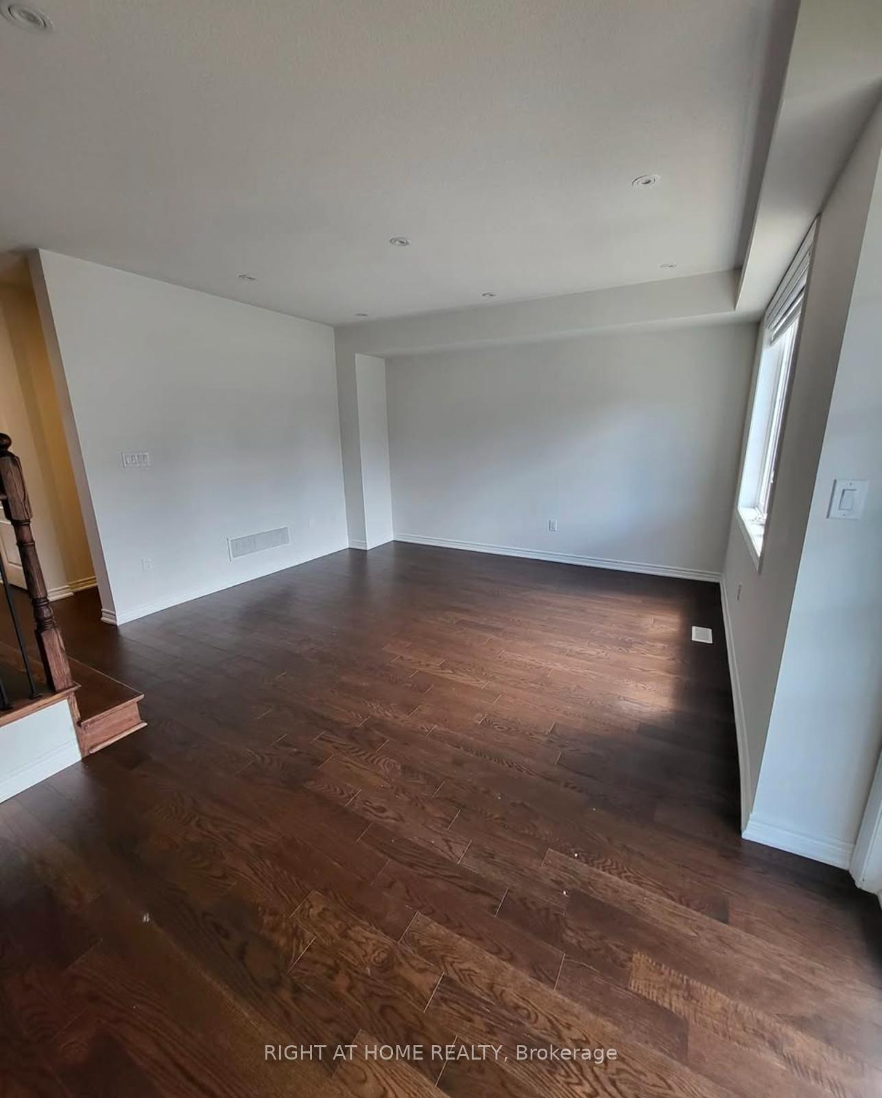 Photo 4 of Unit Unit A, 27 Hashmi Place, Brampton, Credit Valley — HOMEH