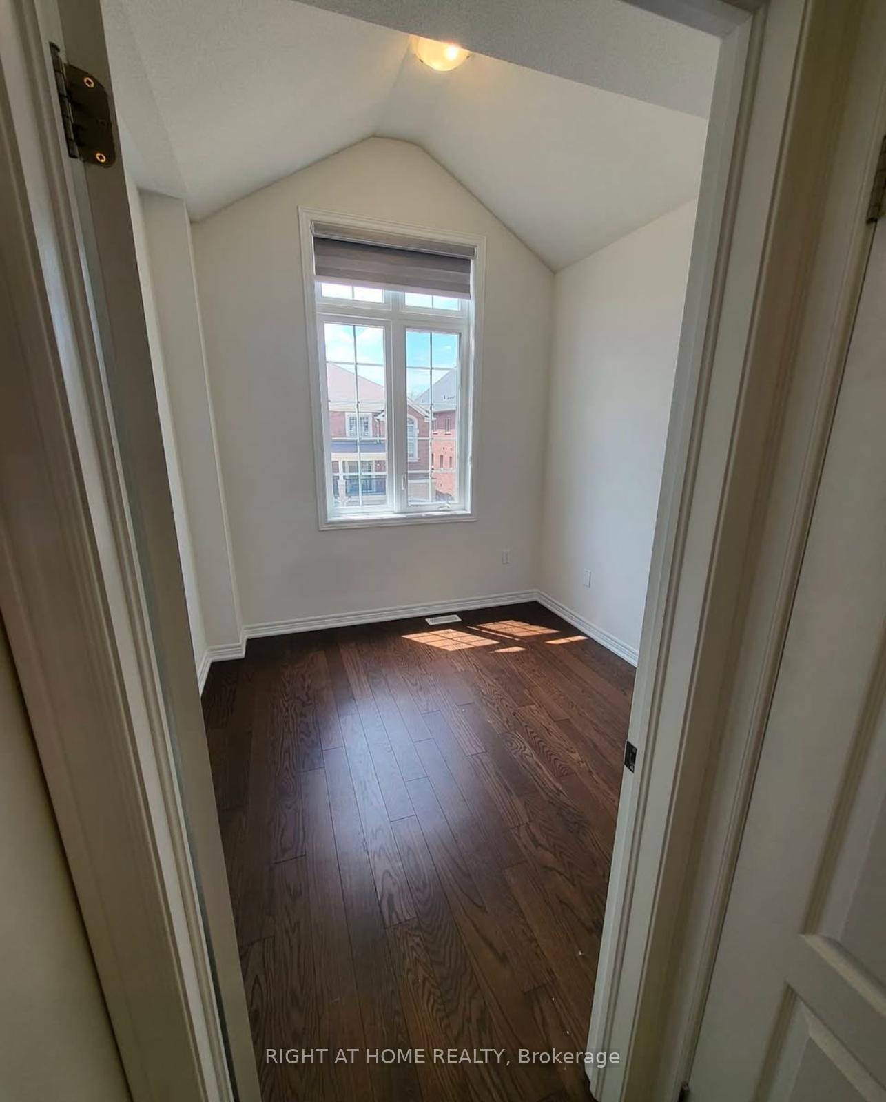 Photo 10 of Unit Unit A, 27 Hashmi Place, Brampton, Credit Valley — HOMEH