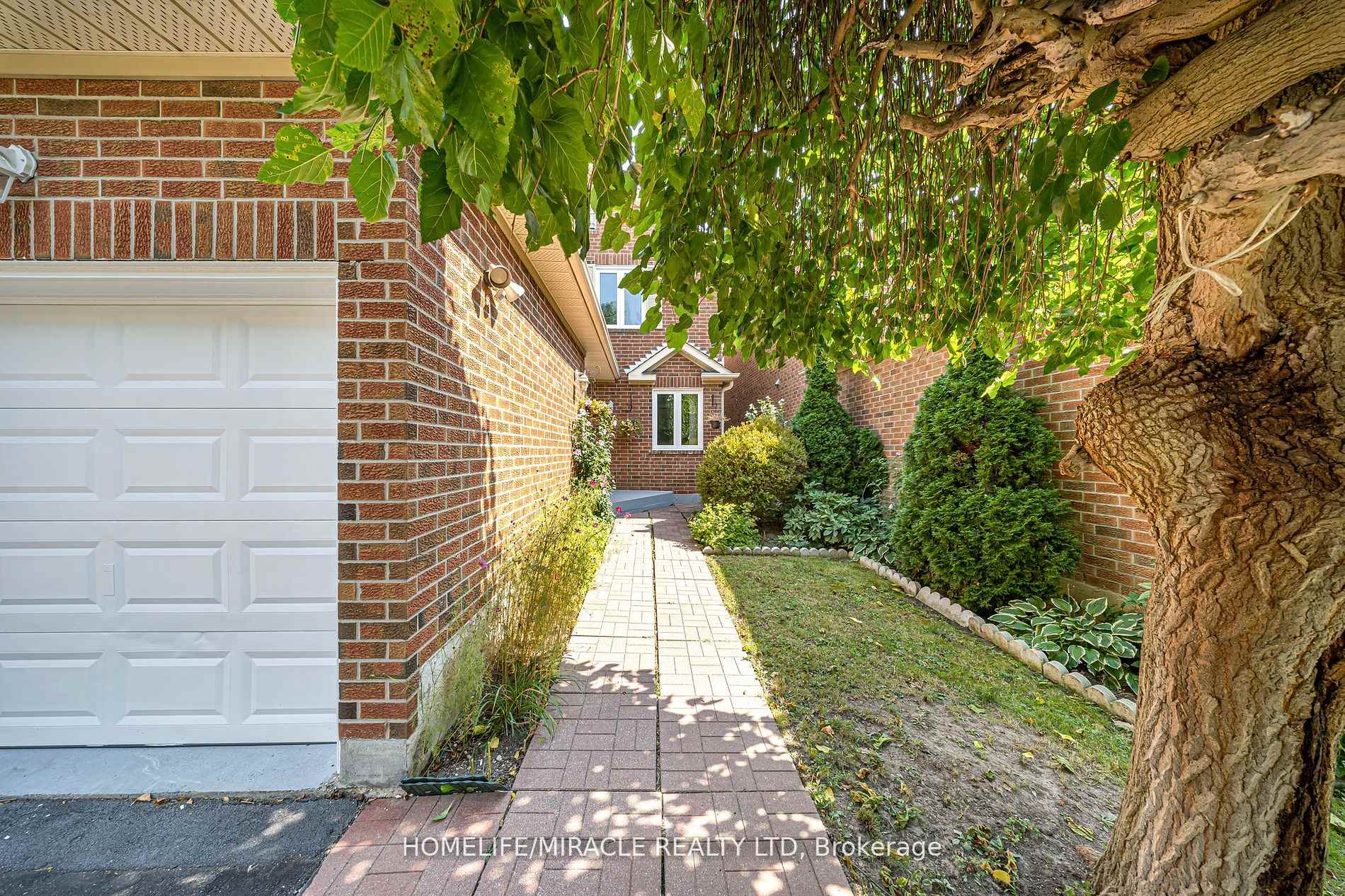 Photo 3 of 19 McCabe Crescent, Vaughan, Lakeview Estates — HOMEH