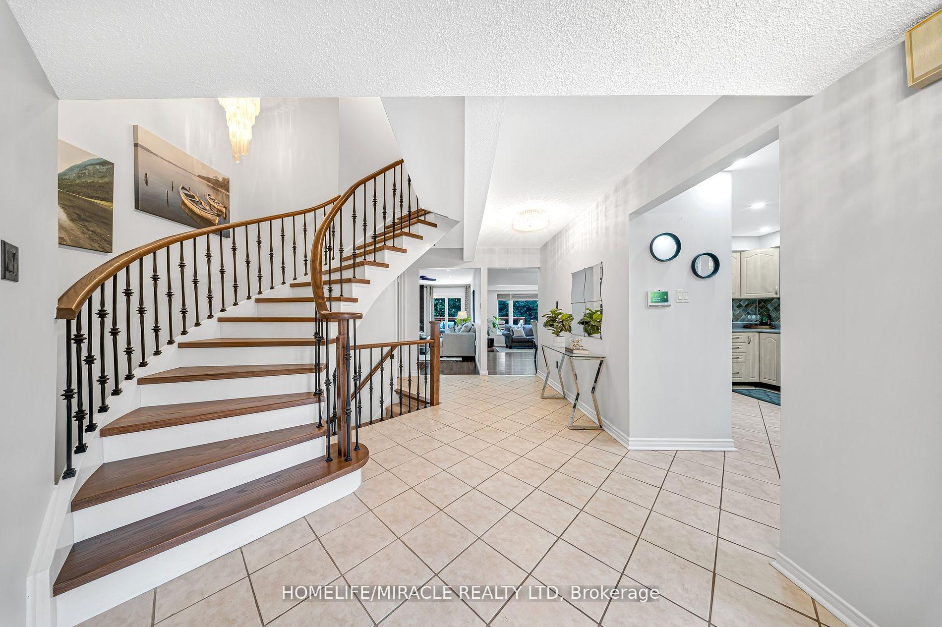 Photo 6 of 19 McCabe Crescent, Vaughan, Lakeview Estates — HOMEH