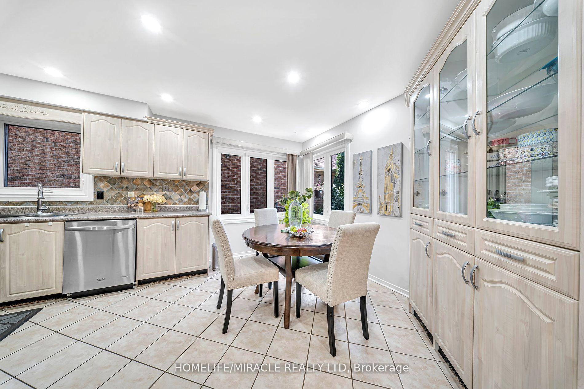 Photo 8 of 19 McCabe Crescent, Vaughan, Lakeview Estates — HOMEH