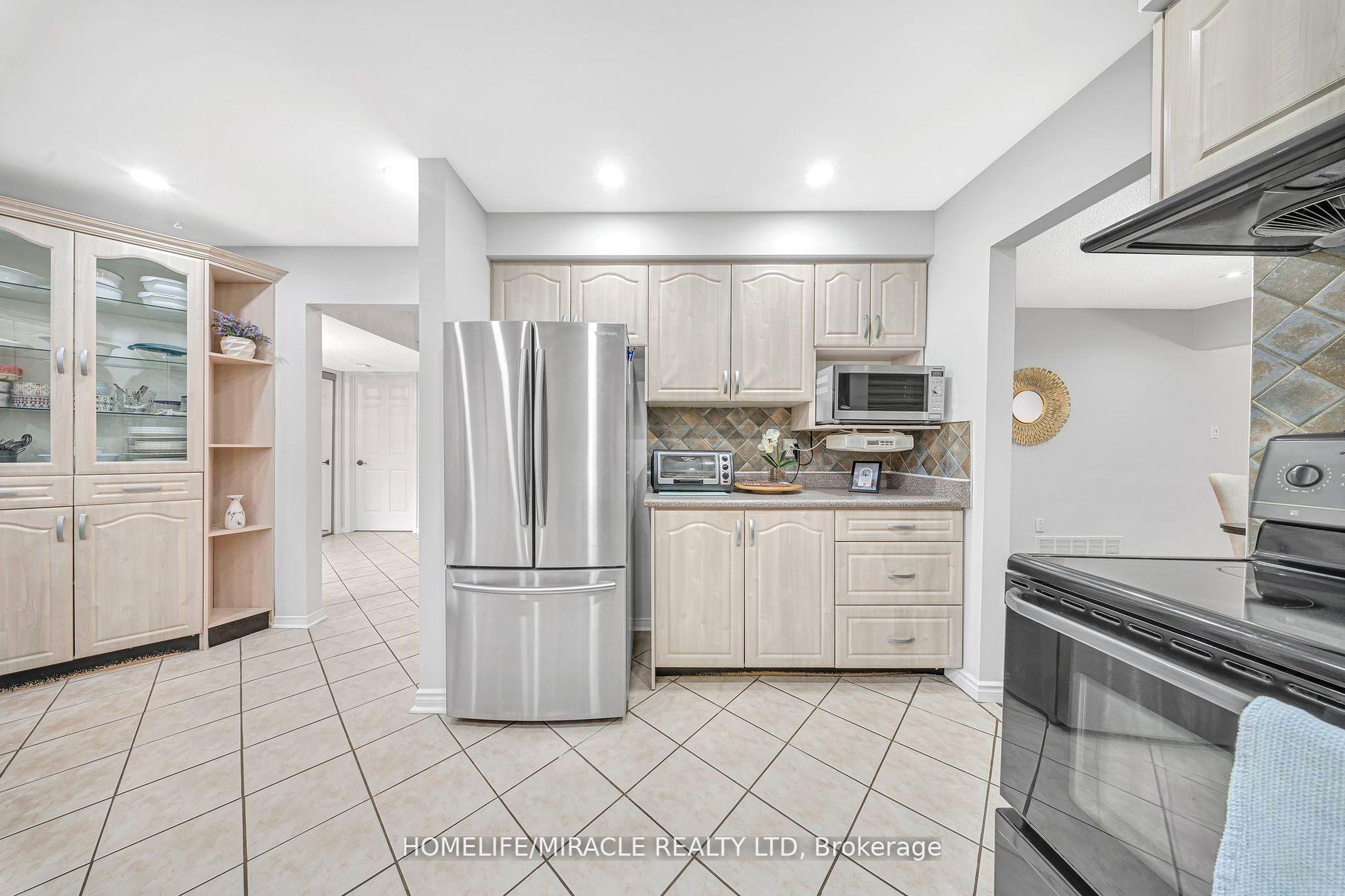 Photo 10 of 19 McCabe Crescent, Vaughan, Lakeview Estates — HOMEH