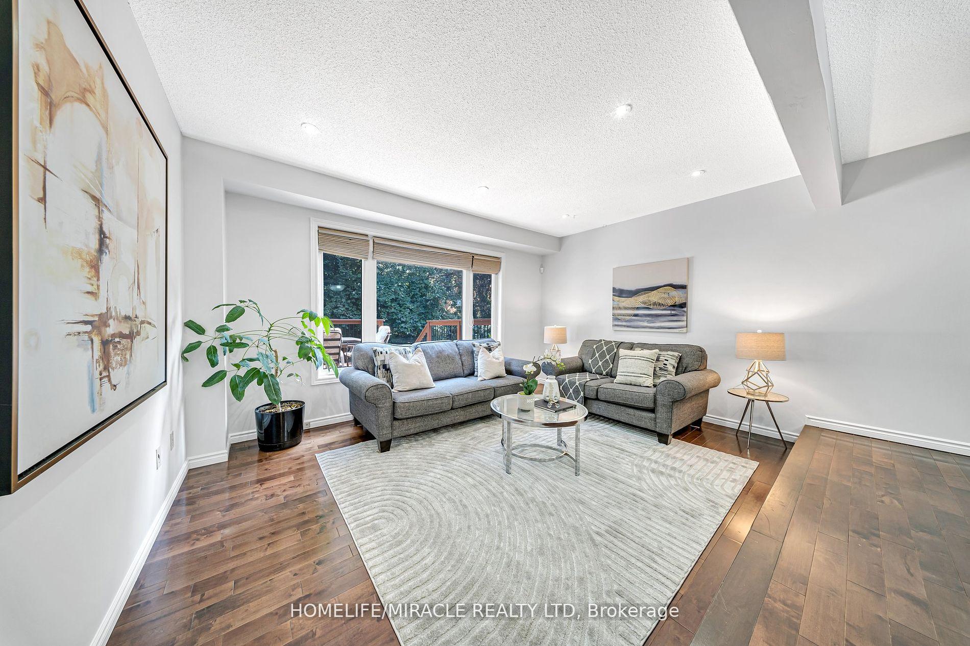 Photo 13 of 19 McCabe Crescent, Vaughan, Lakeview Estates — HOMEH