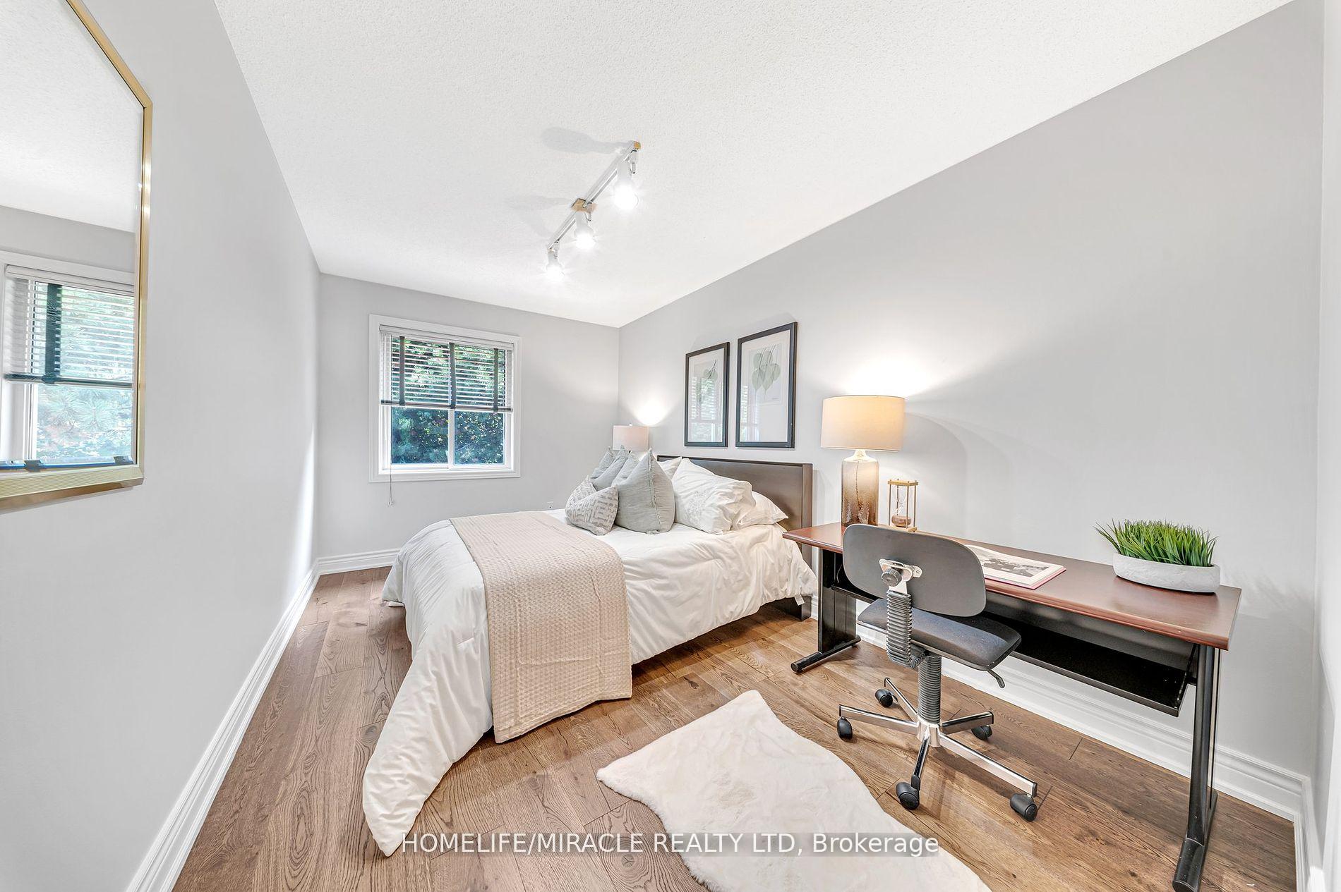 Photo 25 of 19 McCabe Crescent, Vaughan, Lakeview Estates — HOMEH