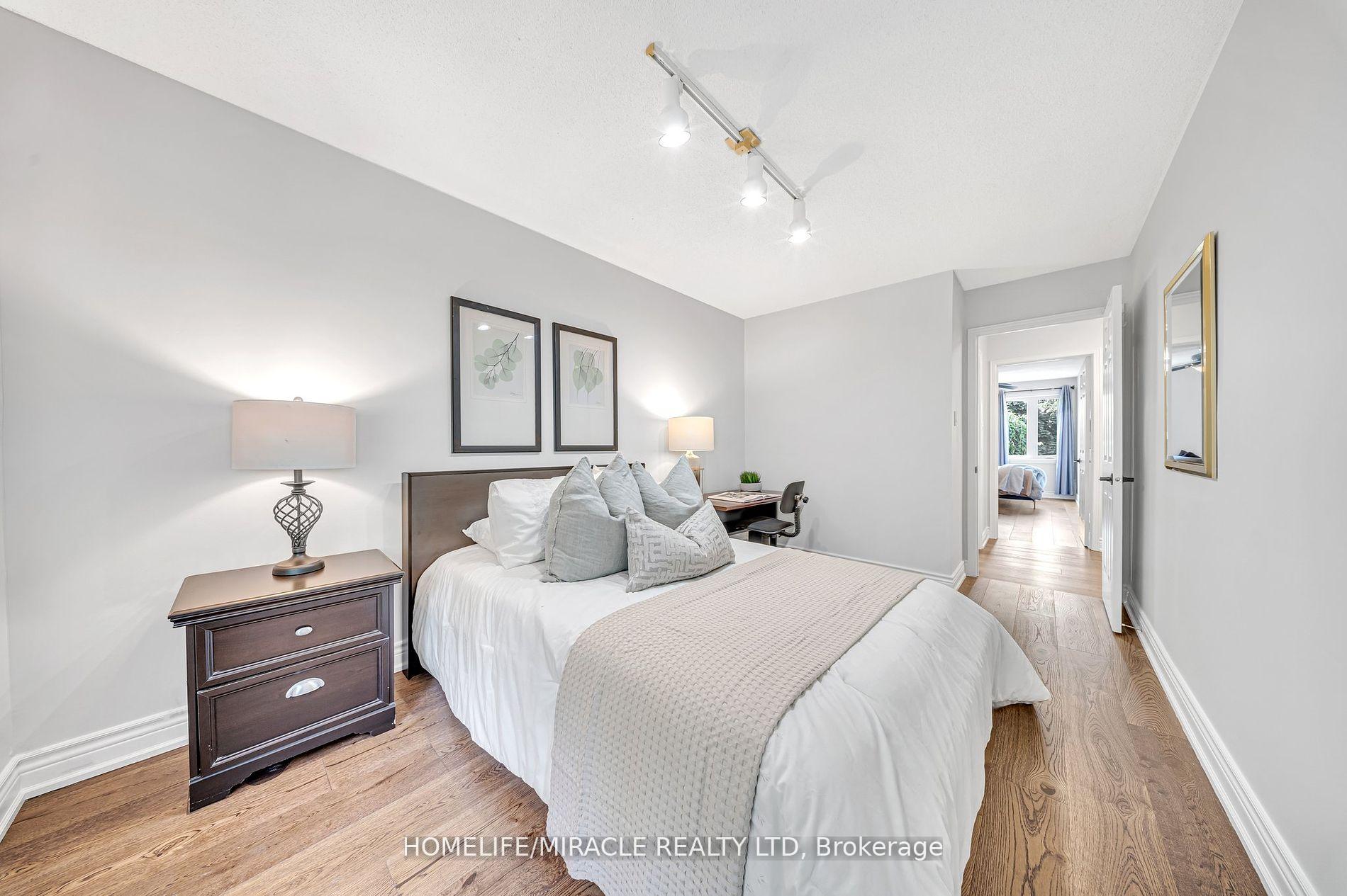 Photo 26 of 19 McCabe Crescent, Vaughan, Lakeview Estates — HOMEH