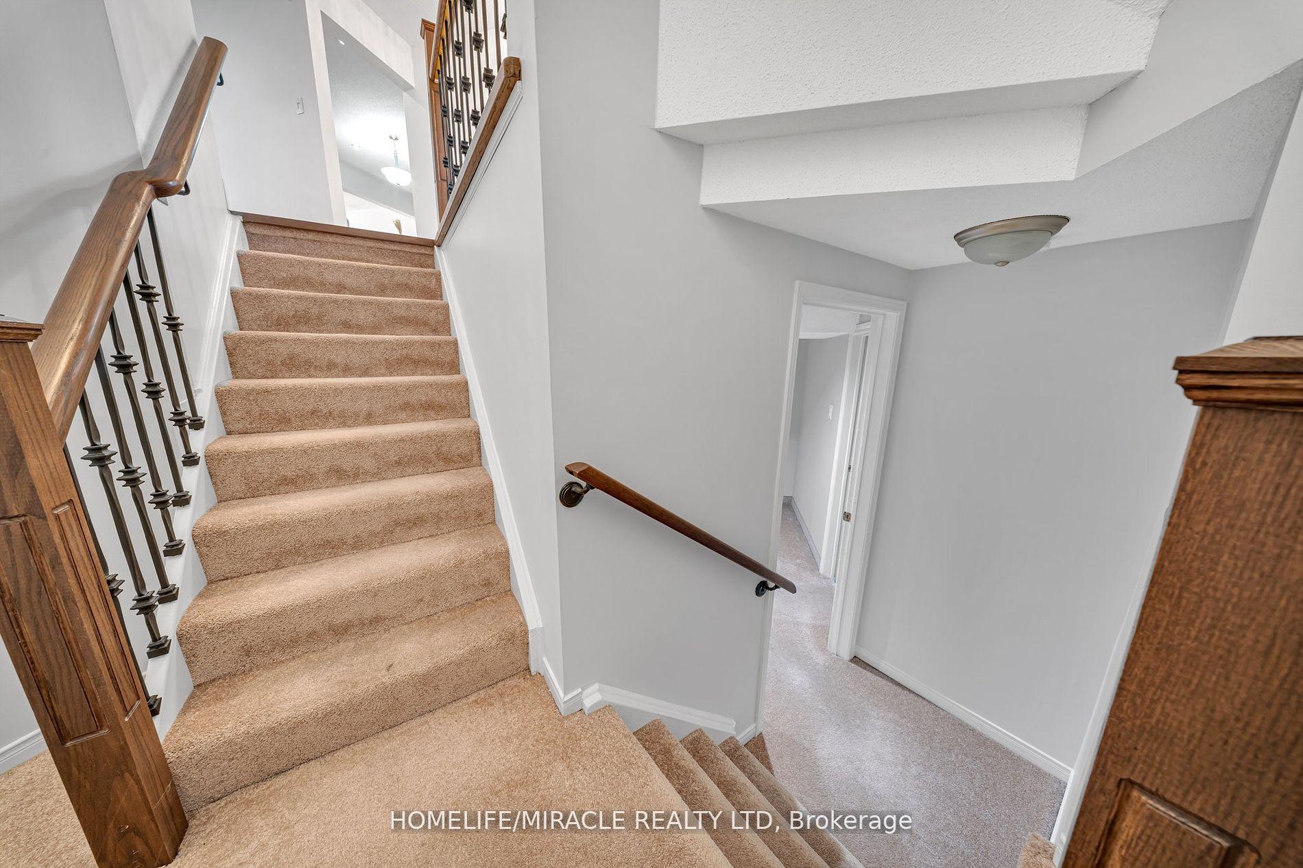 Photo 32 of 19 McCabe Crescent, Vaughan, Lakeview Estates — HOMEH