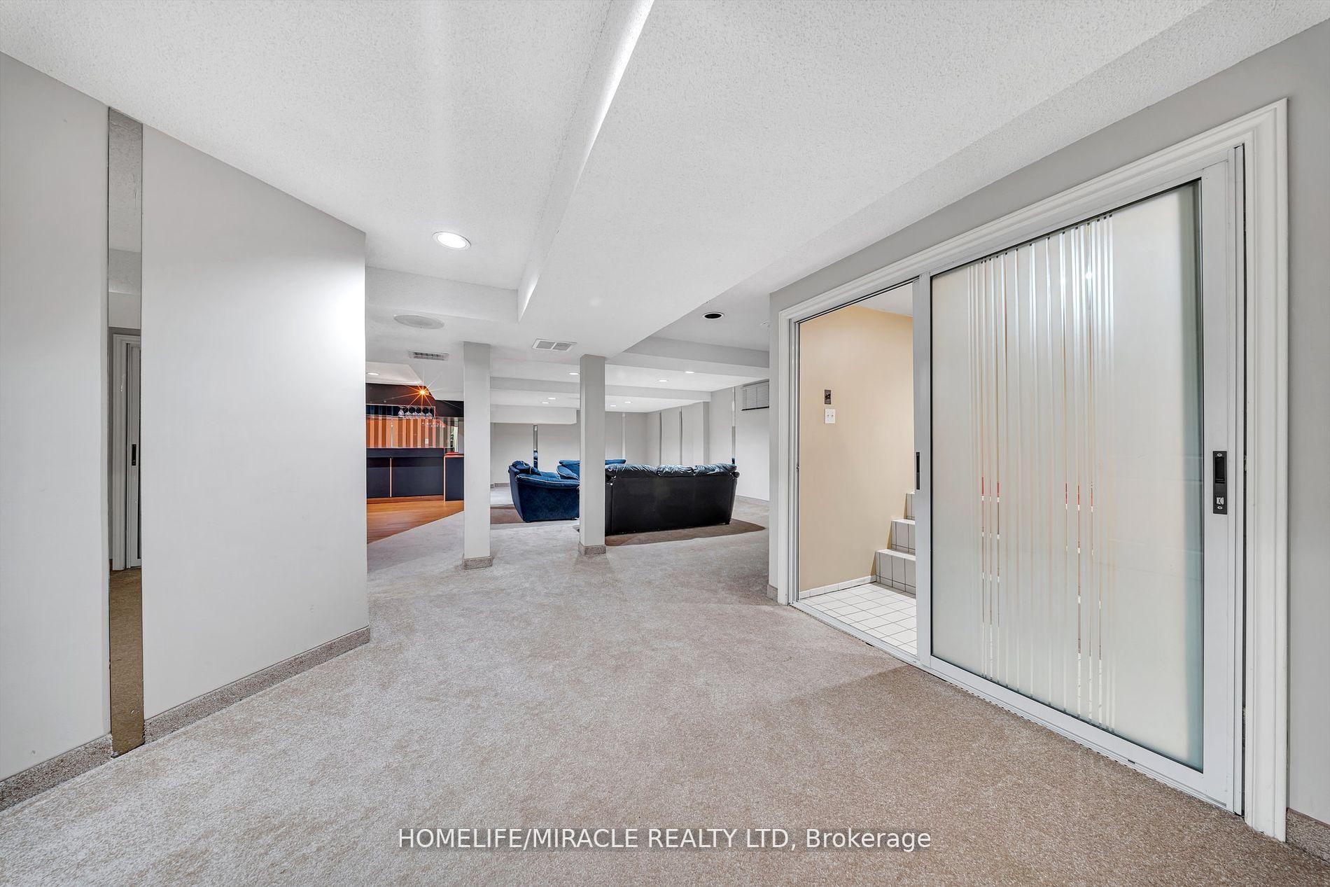 Photo 33 of 19 McCabe Crescent, Vaughan, Lakeview Estates — HOMEH