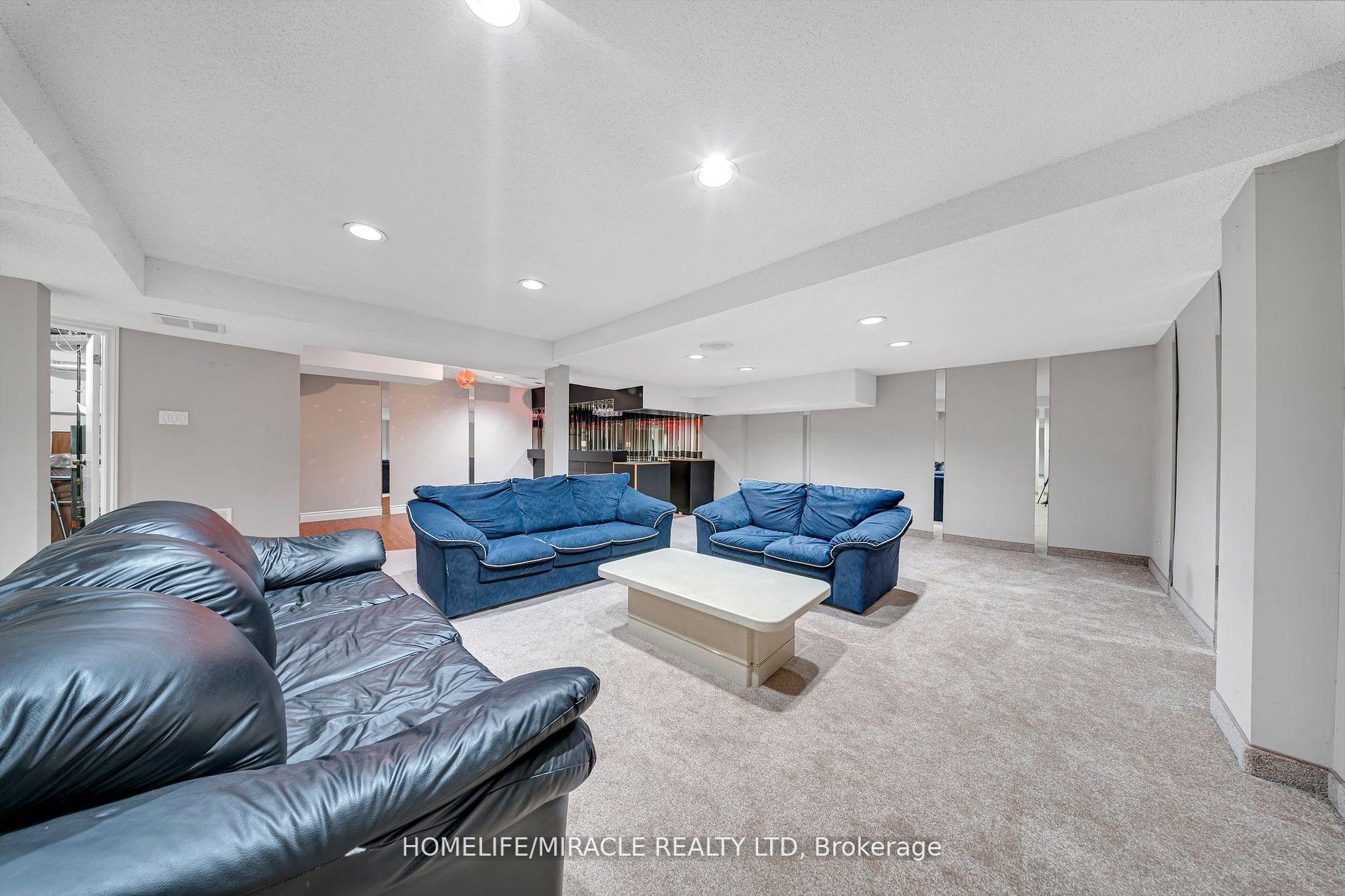 Photo 34 of 19 McCabe Crescent, Vaughan, Lakeview Estates — HOMEH