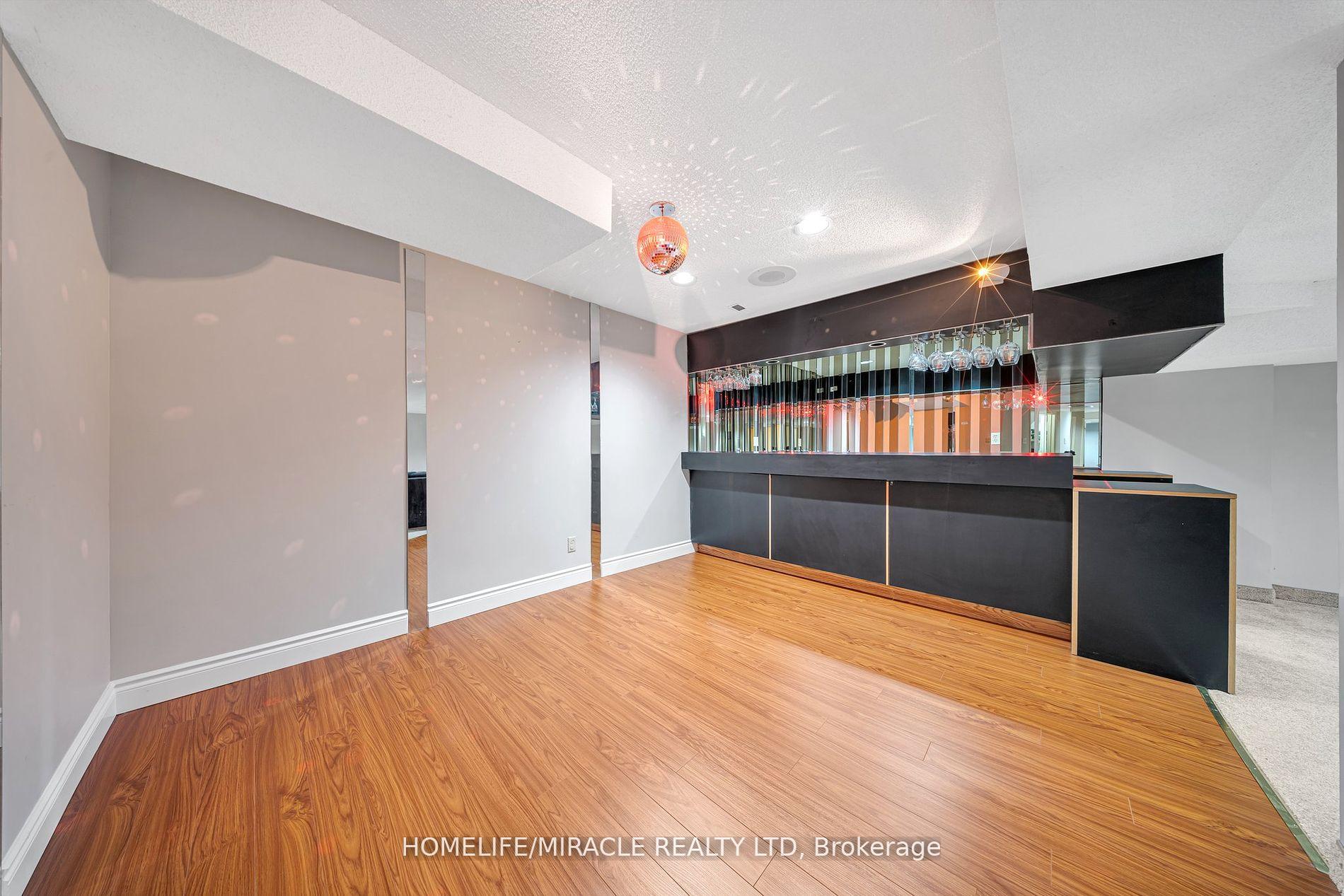 Photo 35 of 19 McCabe Crescent, Vaughan, Lakeview Estates — HOMEH