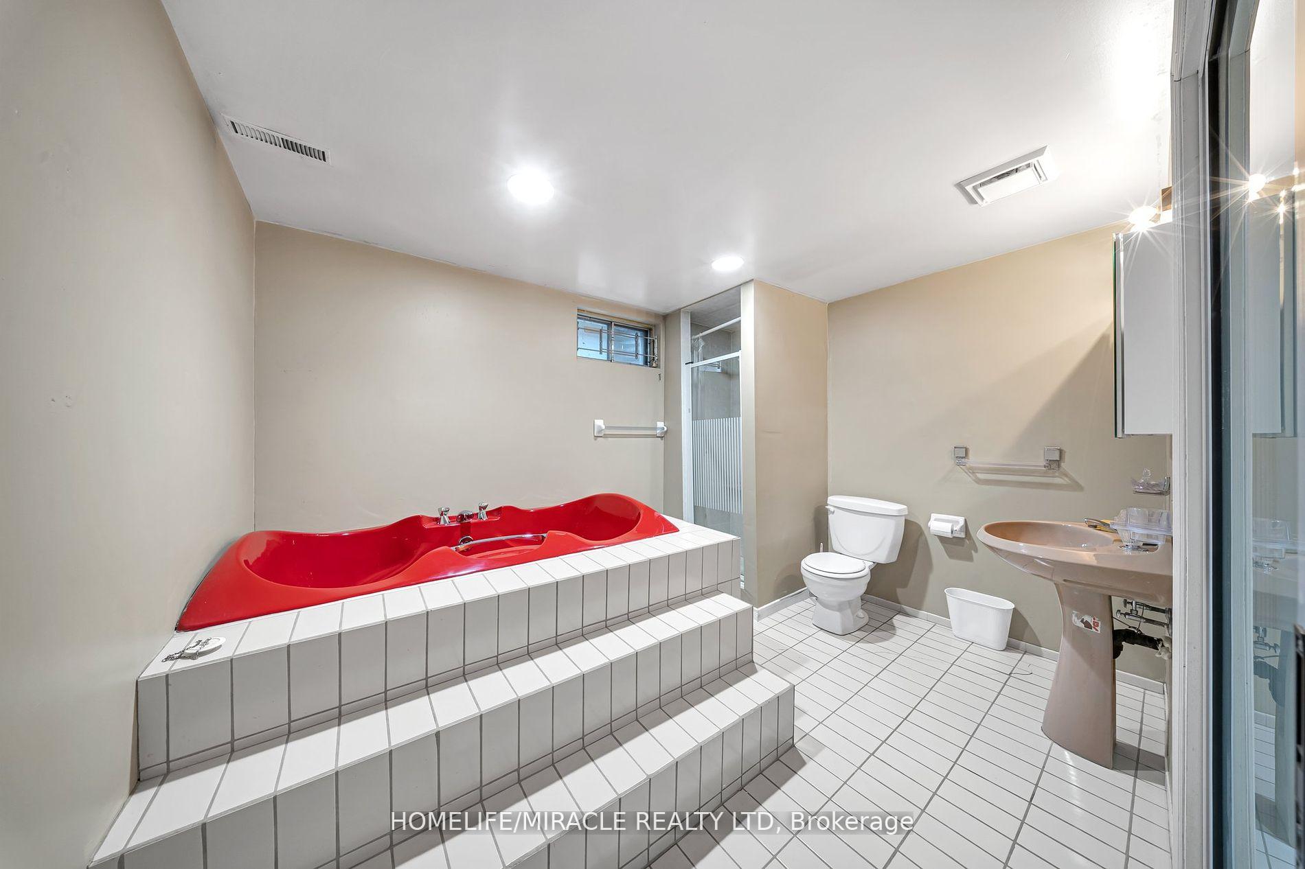 Photo 37 of 19 McCabe Crescent, Vaughan, Lakeview Estates — HOMEH