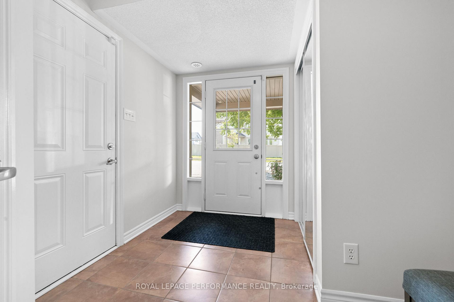 Photo 2 of 2527 Waterlilly Way, Ottawa, Barrhaven - Heritage Park — HOMEH