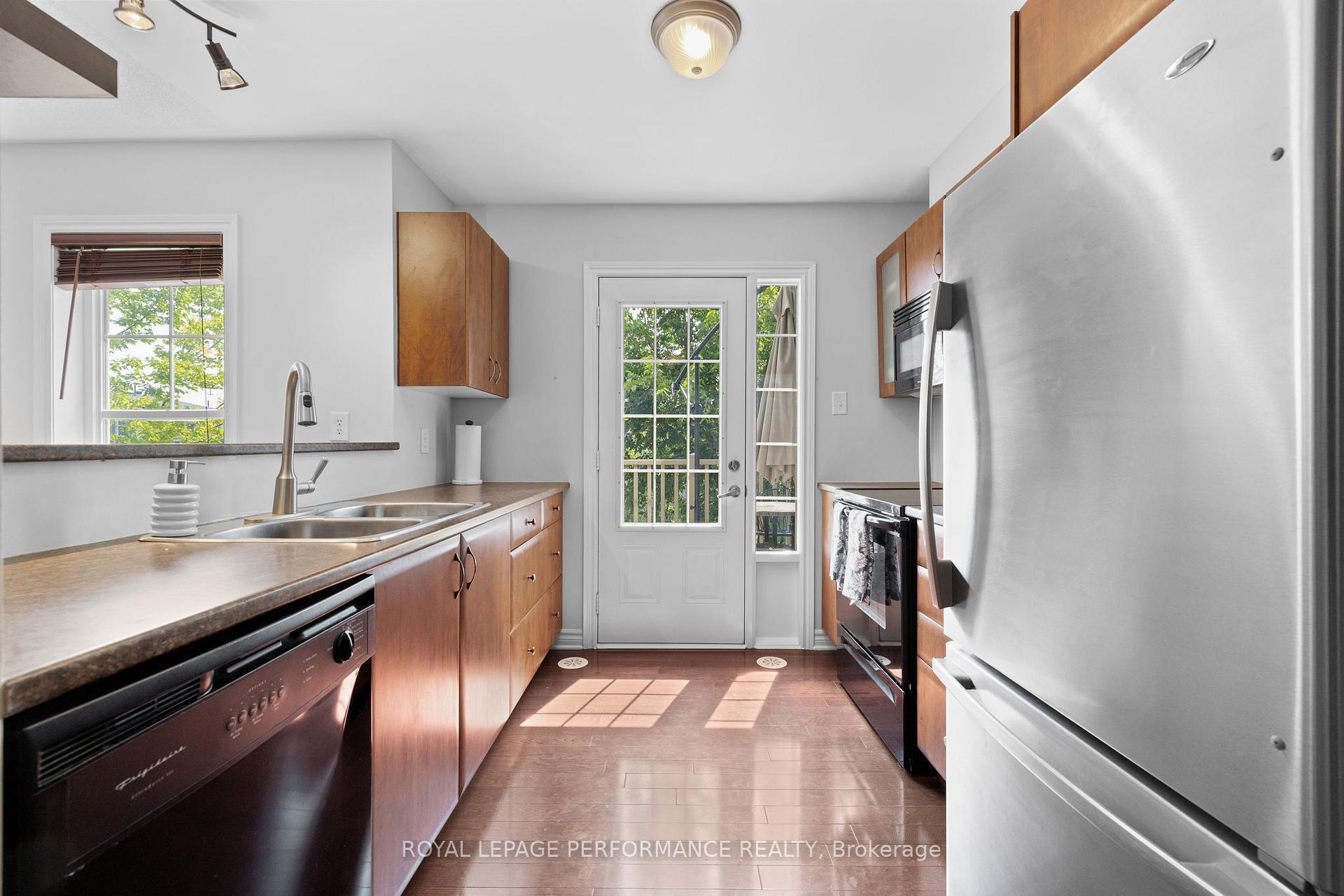 Photo 7 of 2527 Waterlilly Way, Ottawa, Barrhaven - Heritage Park — HOMEH