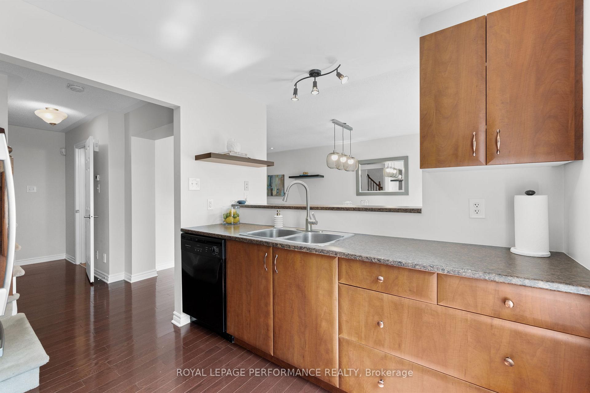 Photo 6 of 2527 Waterlilly Way, Ottawa, Barrhaven - Heritage Park — HOMEH