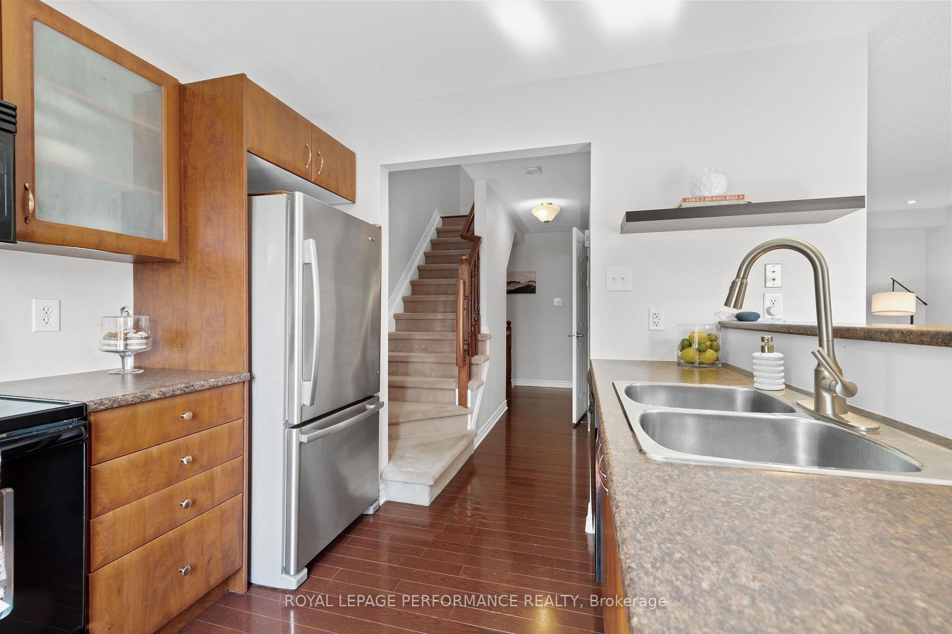 Photo 8 of 2527 Waterlilly Way, Ottawa, Barrhaven - Heritage Park — HOMEH