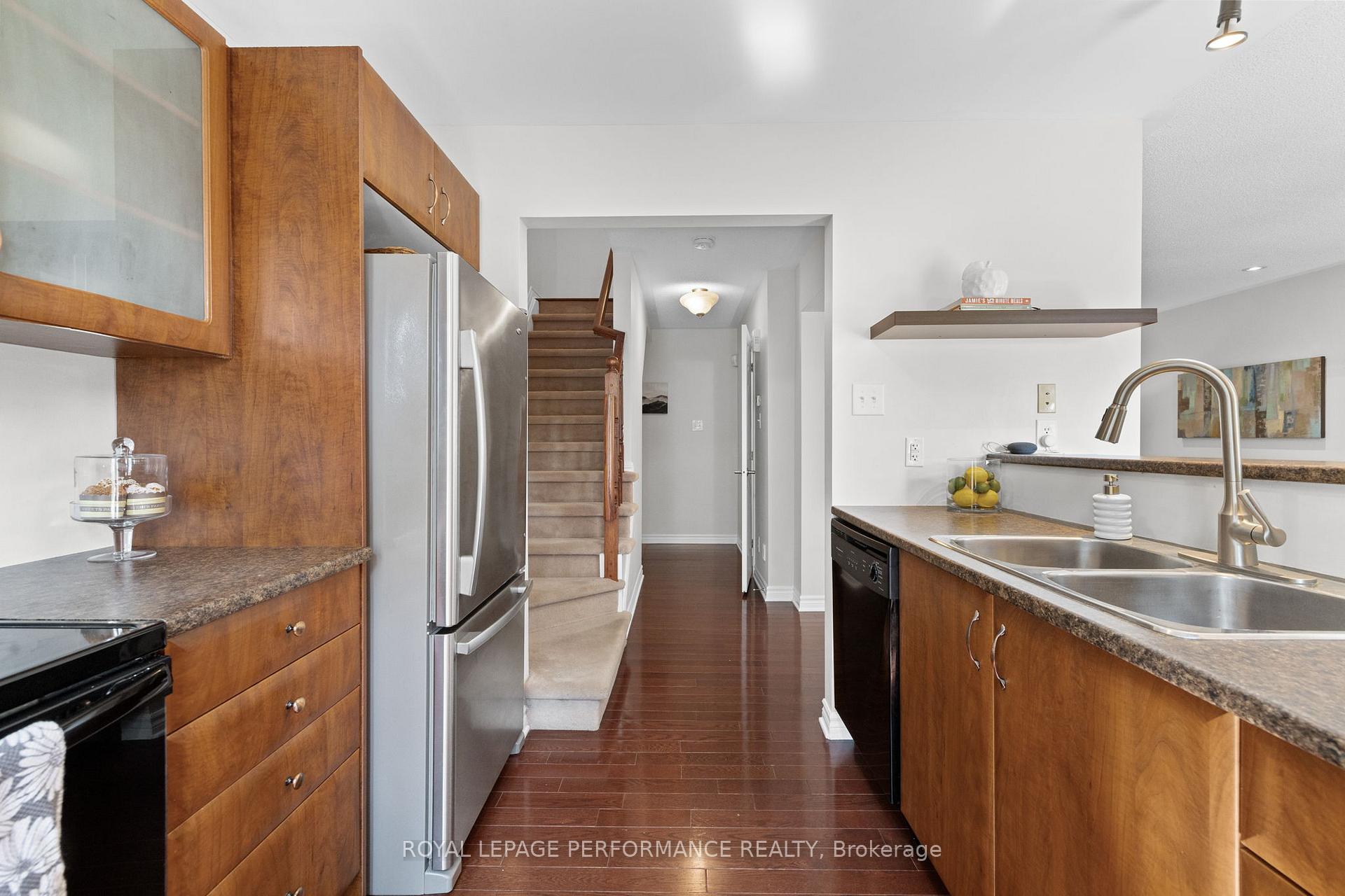 Photo 9 of 2527 Waterlilly Way, Ottawa, Barrhaven - Heritage Park — HOMEH