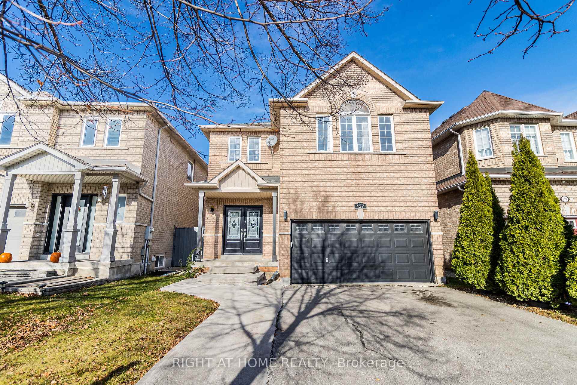 Front of 137 Queen Isabella Crescent