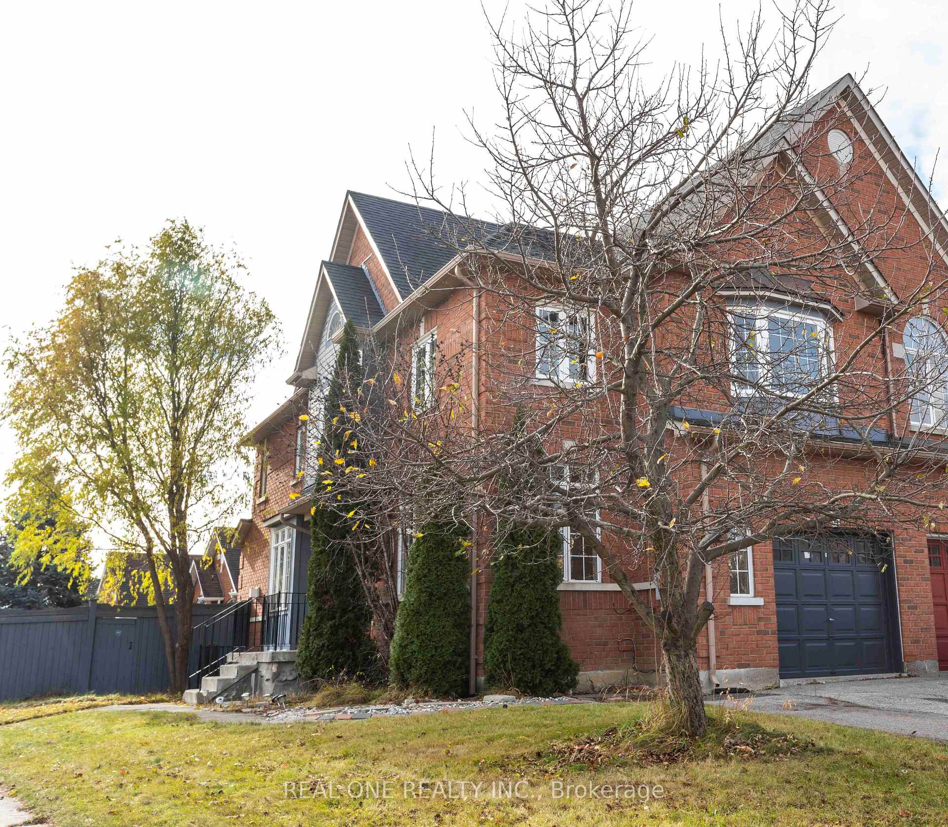 Photo 2 of 2 Delfire Street, Vaughan, Maple — HOMEH