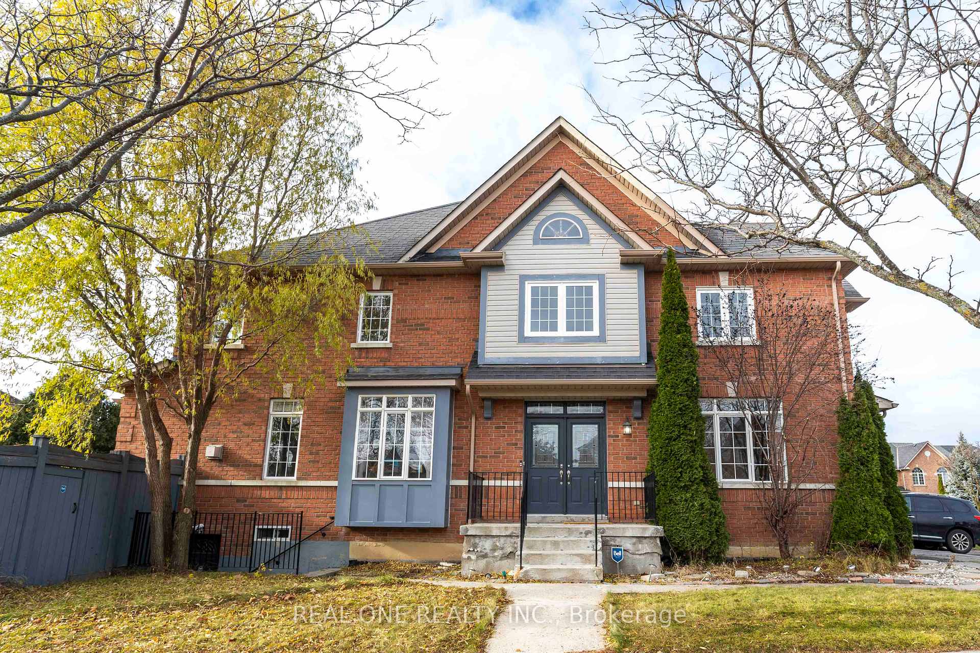 Photo 3 of 2 Delfire Street, Vaughan, Maple — HOMEH