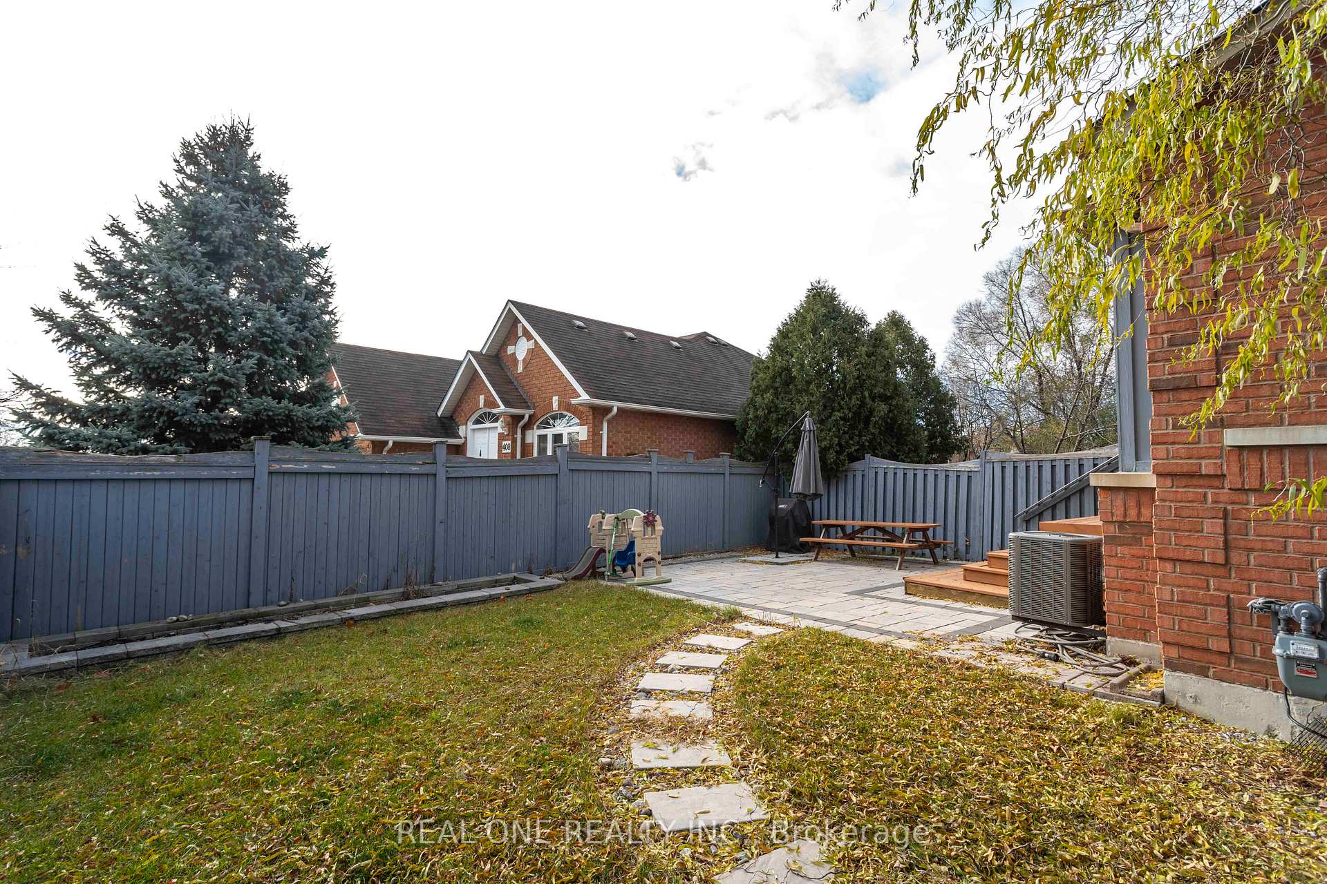 Photo 4 of 2 Delfire Street, Vaughan, Maple — HOMEH