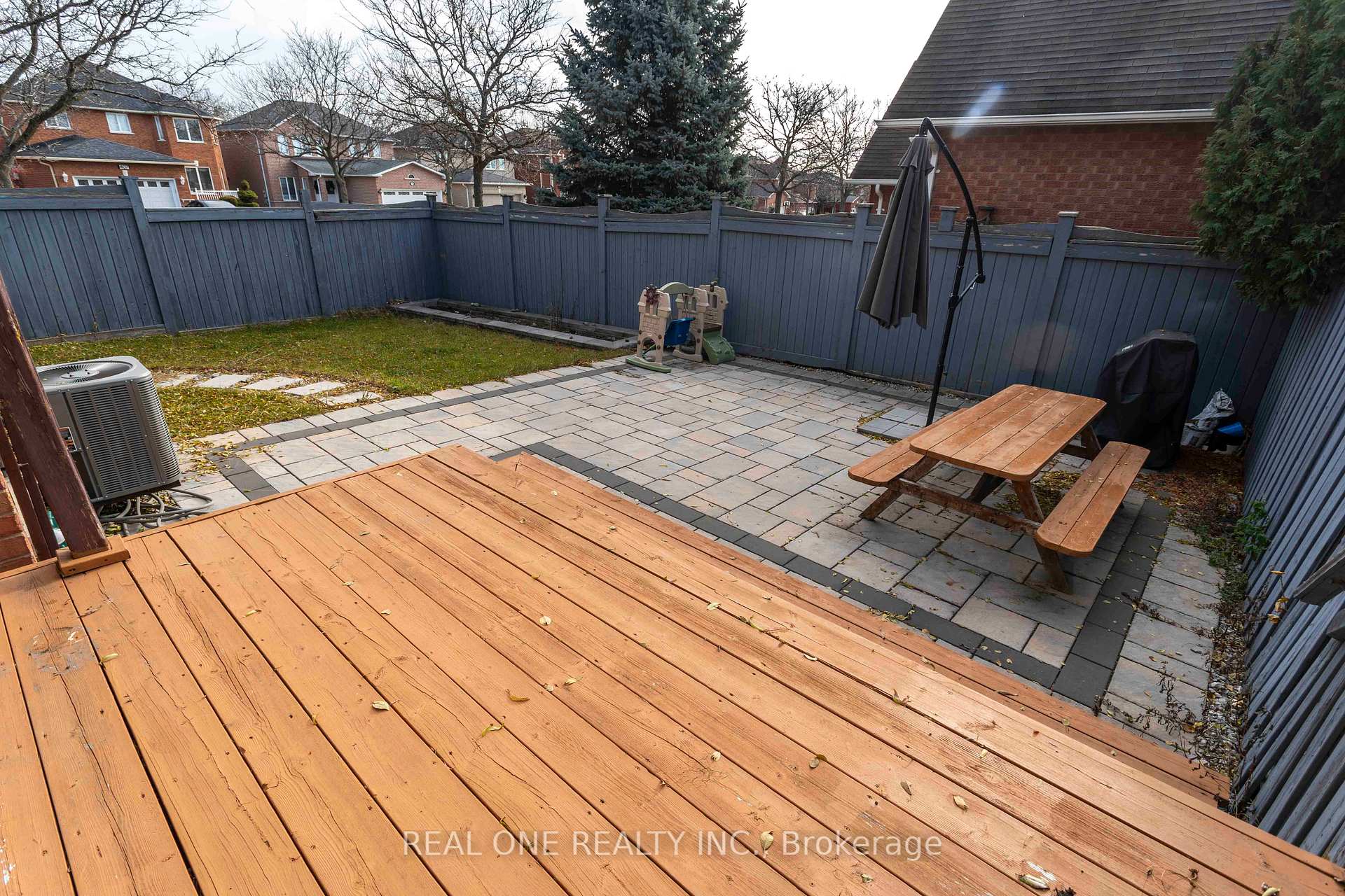 Photo 6 of 2 Delfire Street, Vaughan, Maple — HOMEH