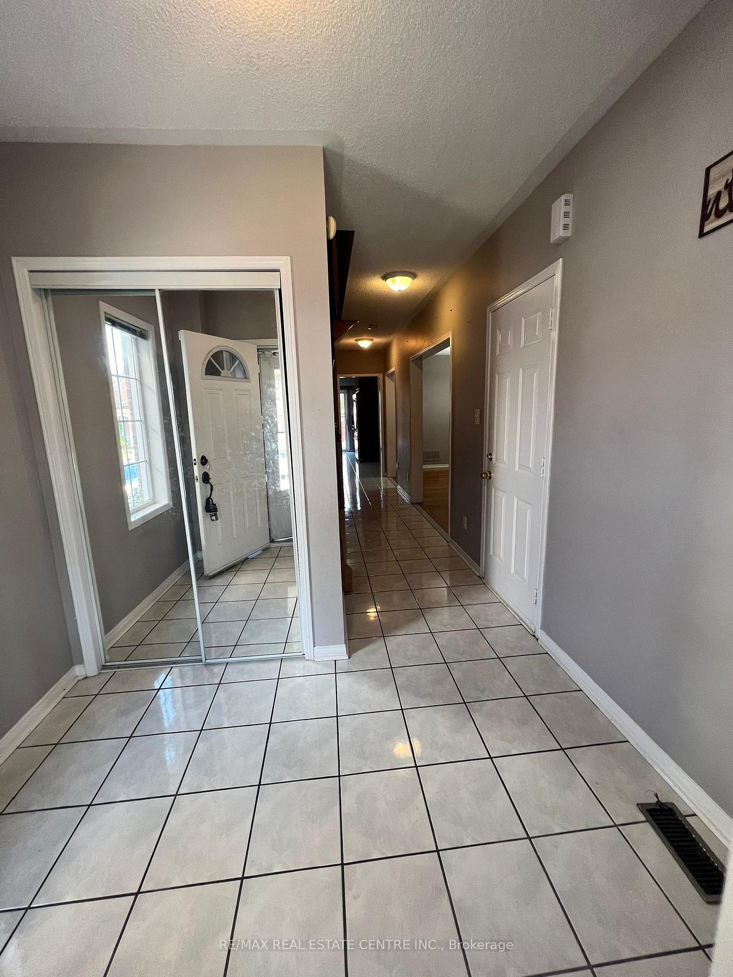 Photo 17 of Unit Upper, 18 Legacy Lane, Brampton, Fletcher's Creek Village — HOMEH