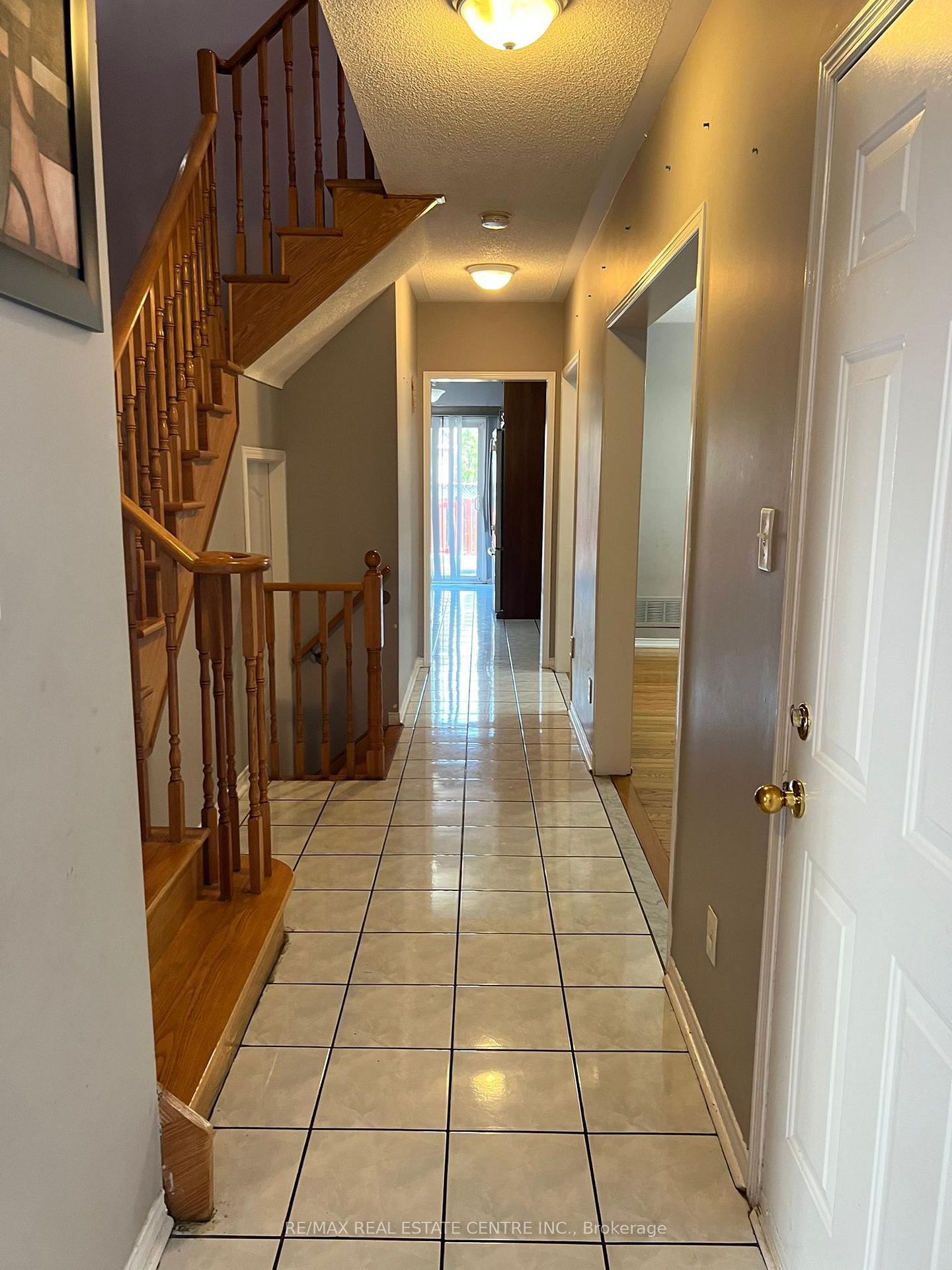 Photo 2 of Unit Upper, 18 Legacy Lane, Brampton, Fletcher's Creek Village — HOMEH