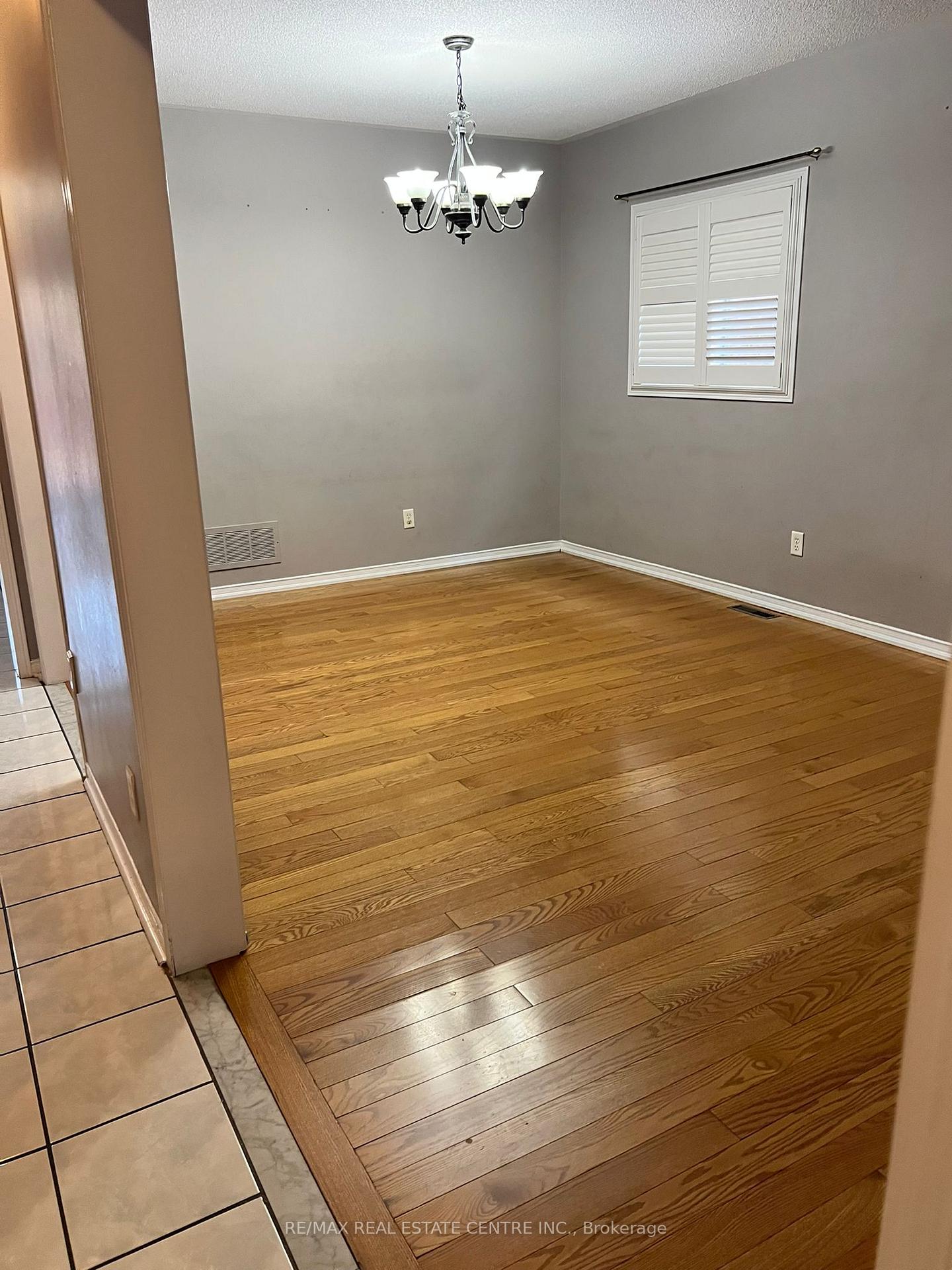 Photo 4 of Unit Upper, 18 Legacy Lane, Brampton, Fletcher's Creek Village — HOMEH