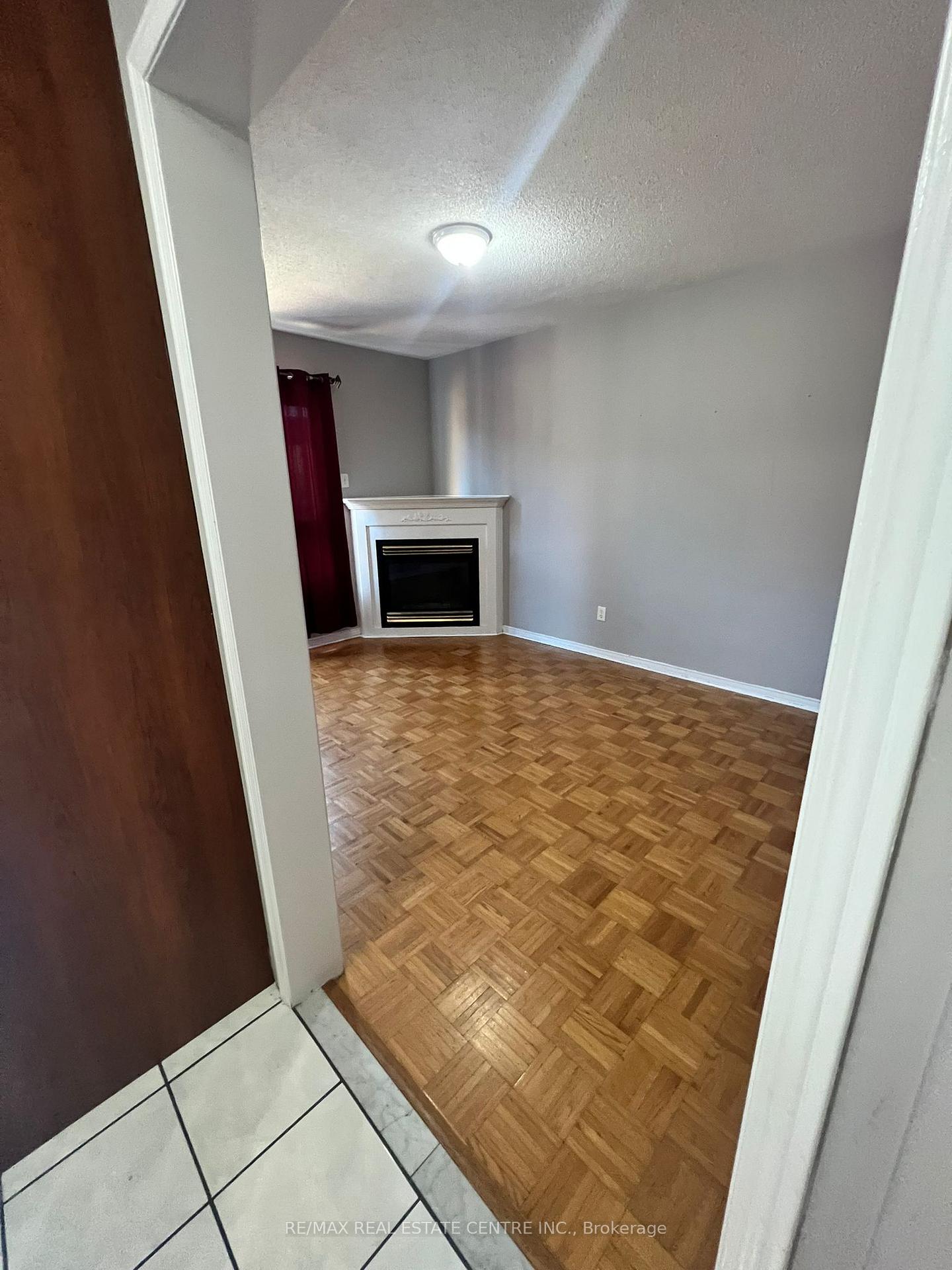 Photo 6 of Unit Upper, 18 Legacy Lane, Brampton, Fletcher's Creek Village — HOMEH