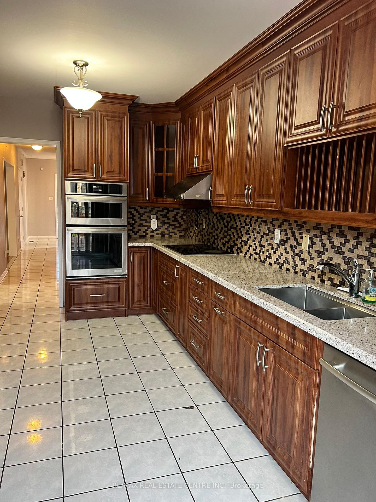 Photo 18 of Unit Upper, 18 Legacy Lane, Brampton, Fletcher's Creek Village — HOMEH