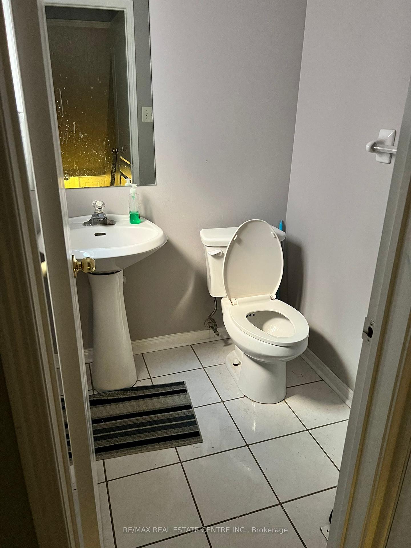 Photo 7 of Unit Upper, 18 Legacy Lane, Brampton, Fletcher's Creek Village — HOMEH