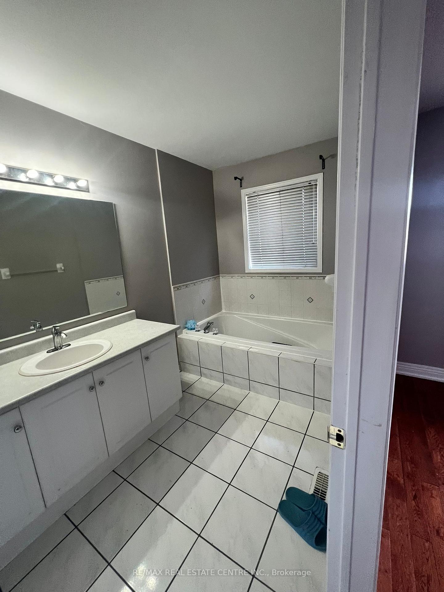 Photo 9 of Unit Upper, 18 Legacy Lane, Brampton, Fletcher's Creek Village — HOMEH