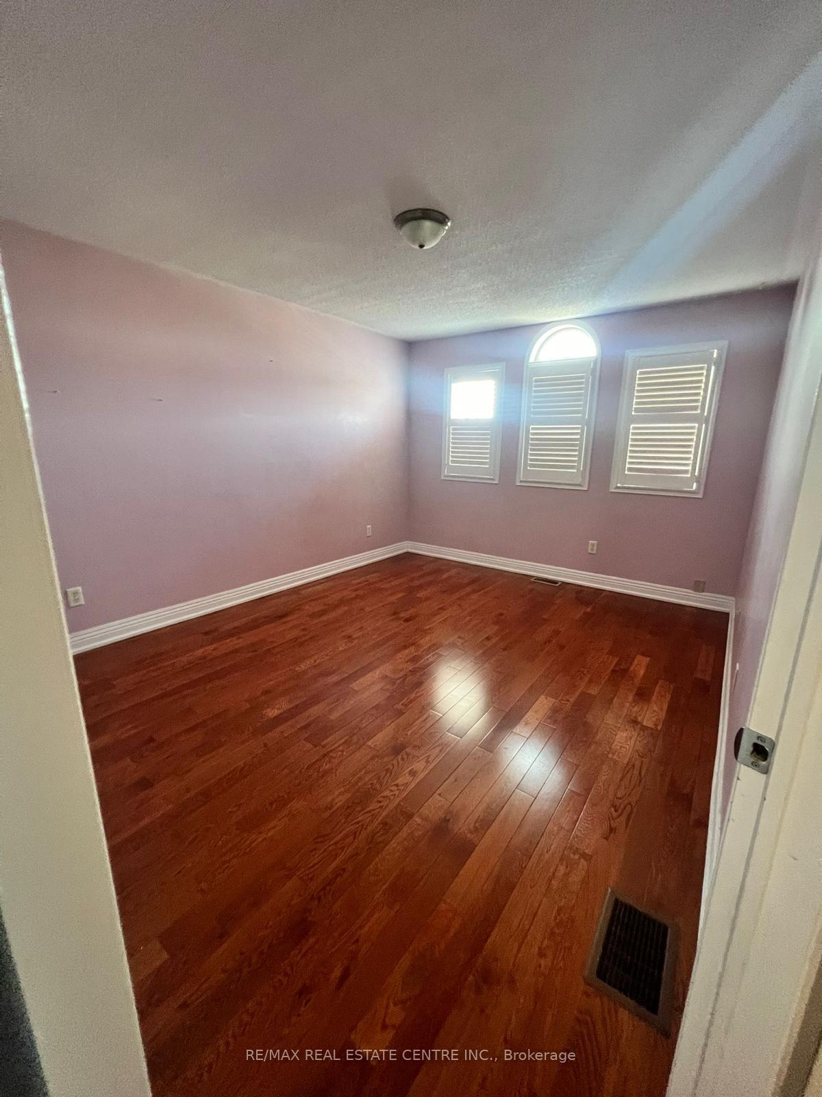 Photo 15 of Unit Upper, 18 Legacy Lane, Brampton, Fletcher's Creek Village — HOMEH