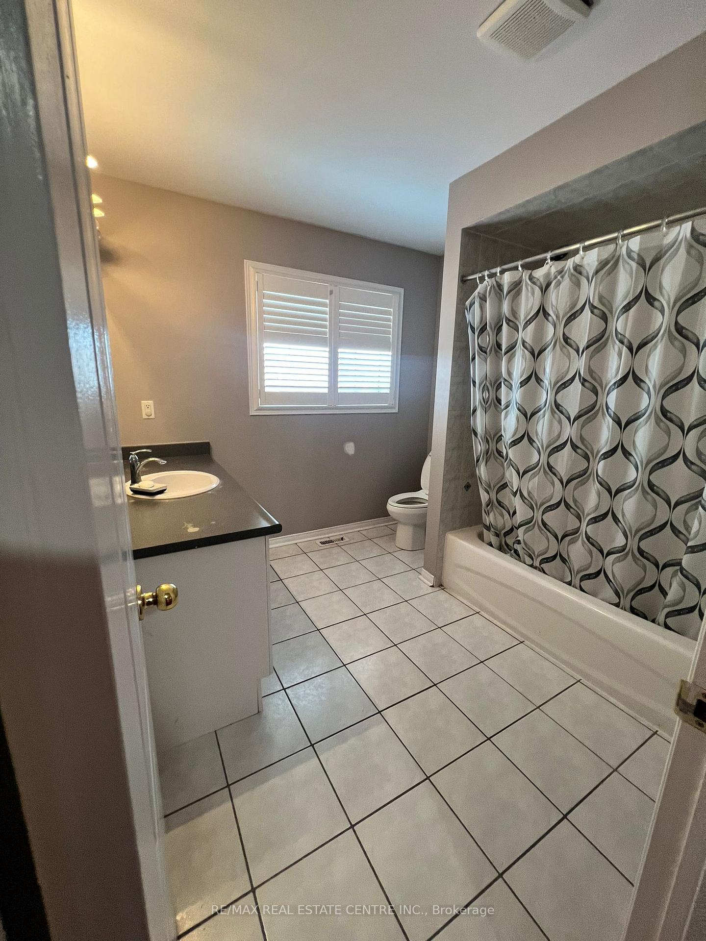 Photo 16 of Unit Upper, 18 Legacy Lane, Brampton, Fletcher's Creek Village — HOMEH