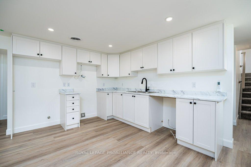 Photo 6 of Unit B, 10 Aldersgate Drive, Belleville, Belleville Ward — HOMEH