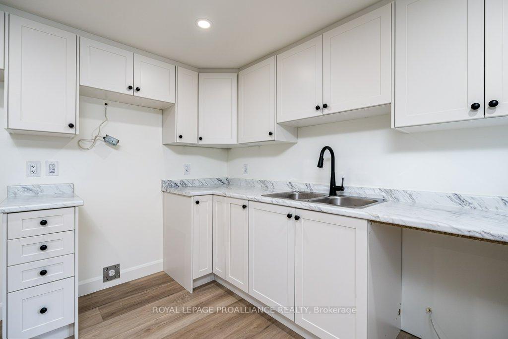 Photo 5 of Unit B, 10 Aldersgate Drive, Belleville, Belleville Ward — HOMEH