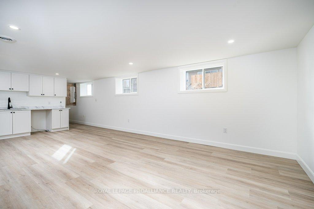 Photo 8 of Unit B, 10 Aldersgate Drive, Belleville, Belleville Ward — HOMEH