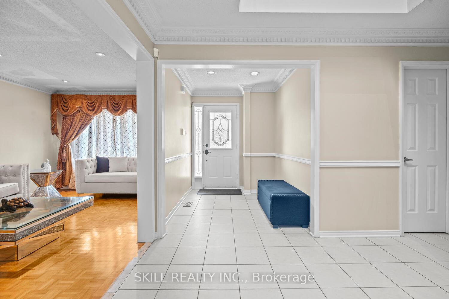 Photo 4 of 49 Amy Court, Vaughan, East Woodbridge — HOMEH